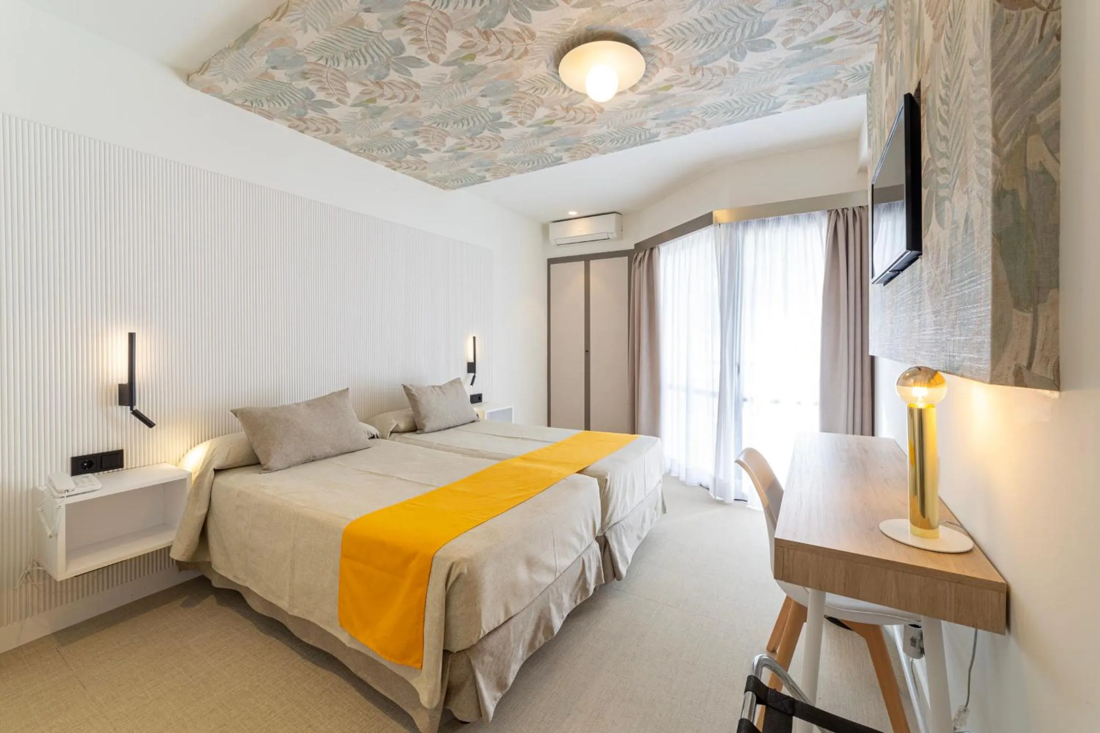 Bed in Hotel Oasis Plaza