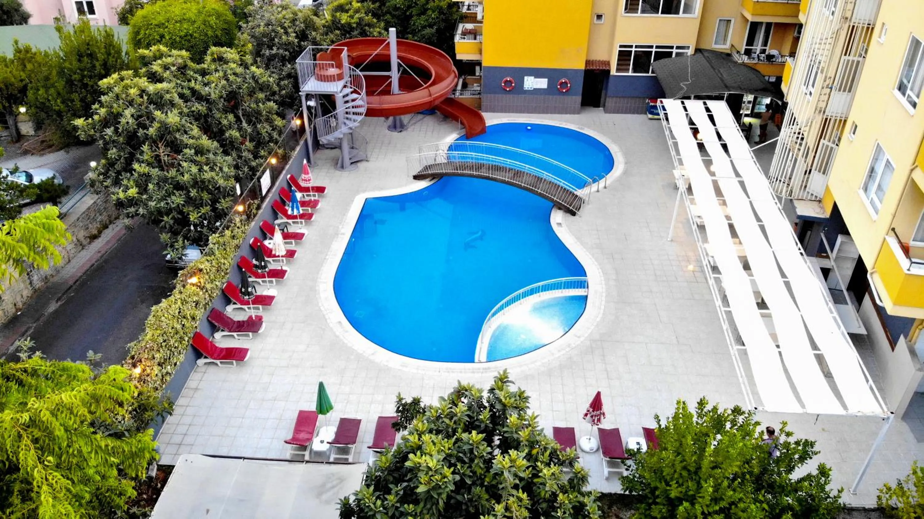 Swimming pool in Rose Garden Apart Hotel