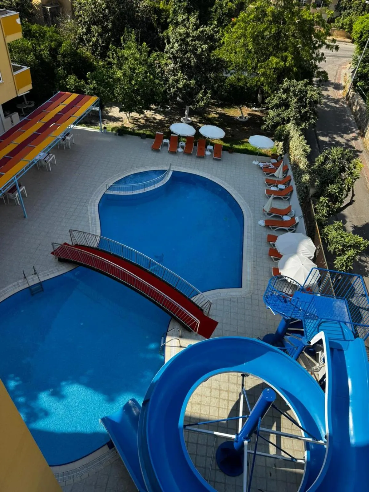 Swimming pool in Rose Garden Apart Hotel