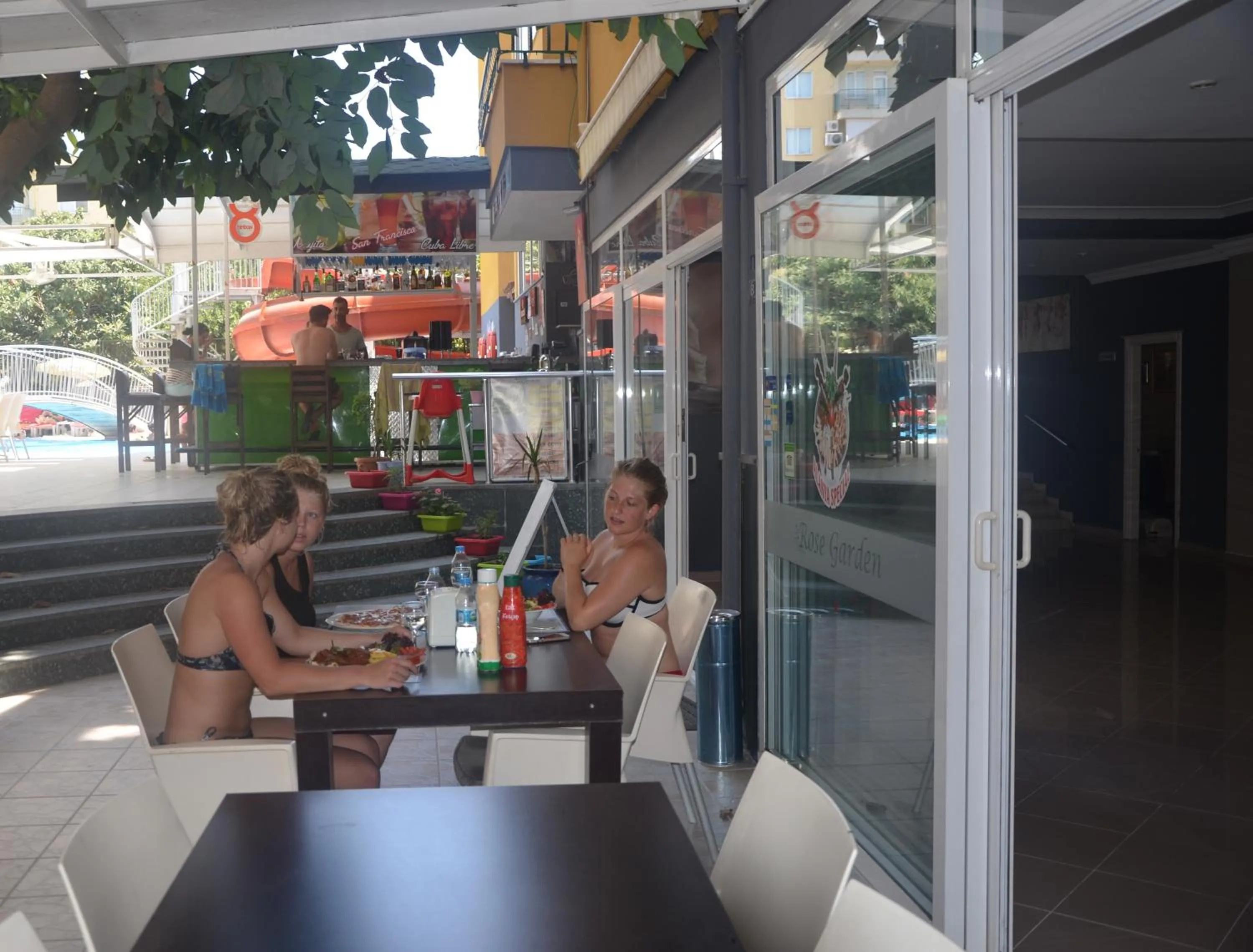 Restaurant/places to eat in Rose Garden Apart Hotel