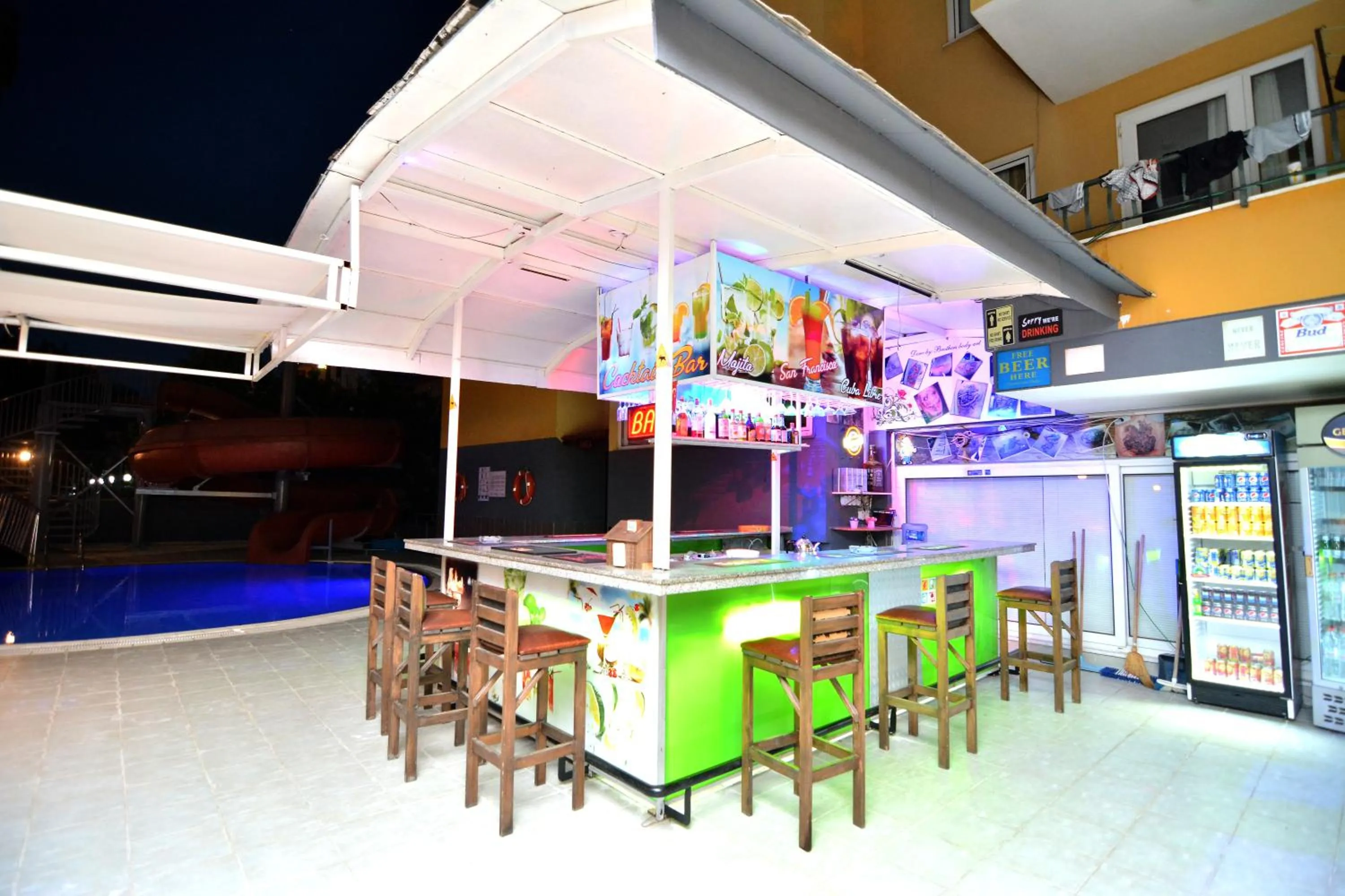 Lounge or bar in Rose Garden Apart Hotel