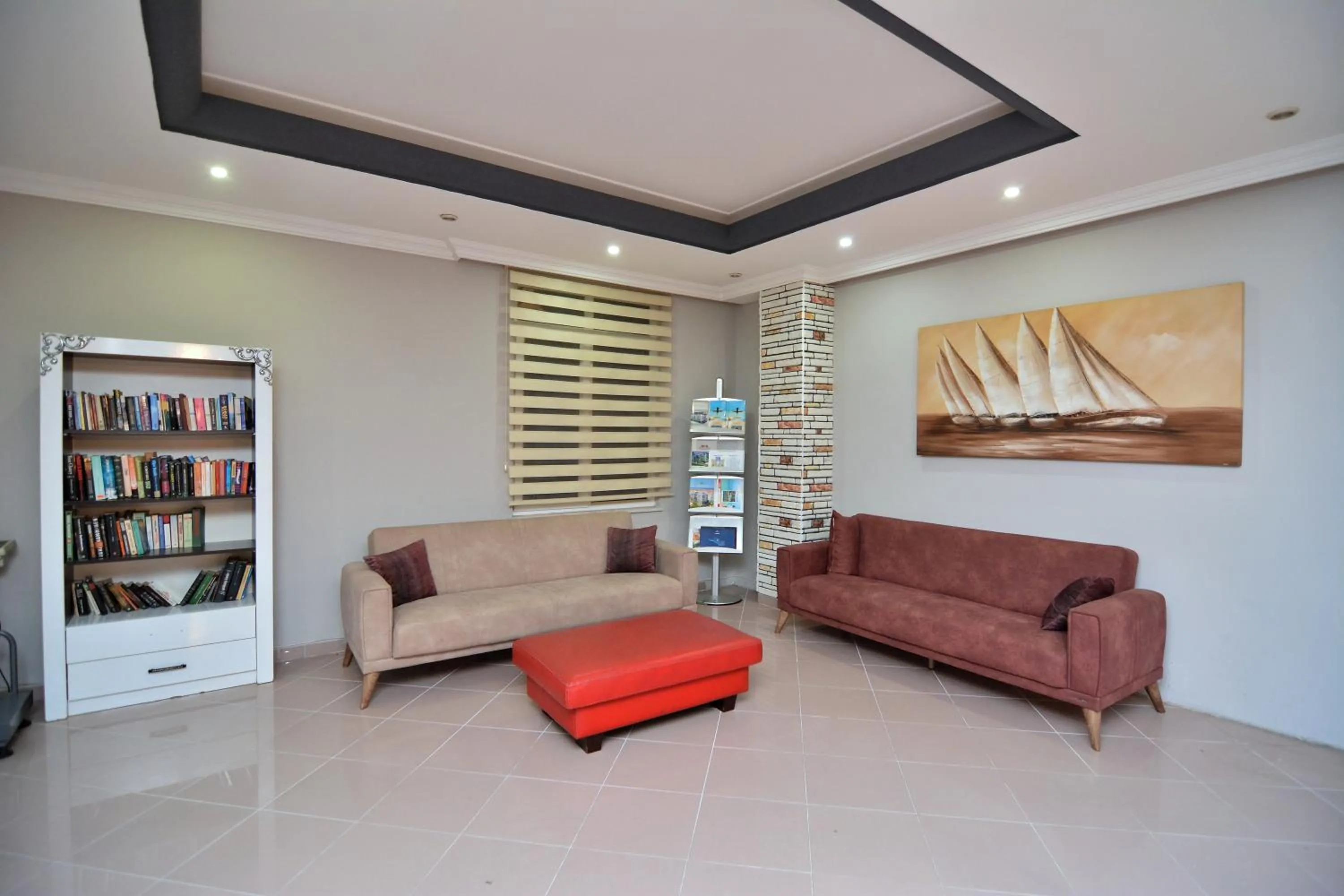 Library in Rose Garden Apart Hotel