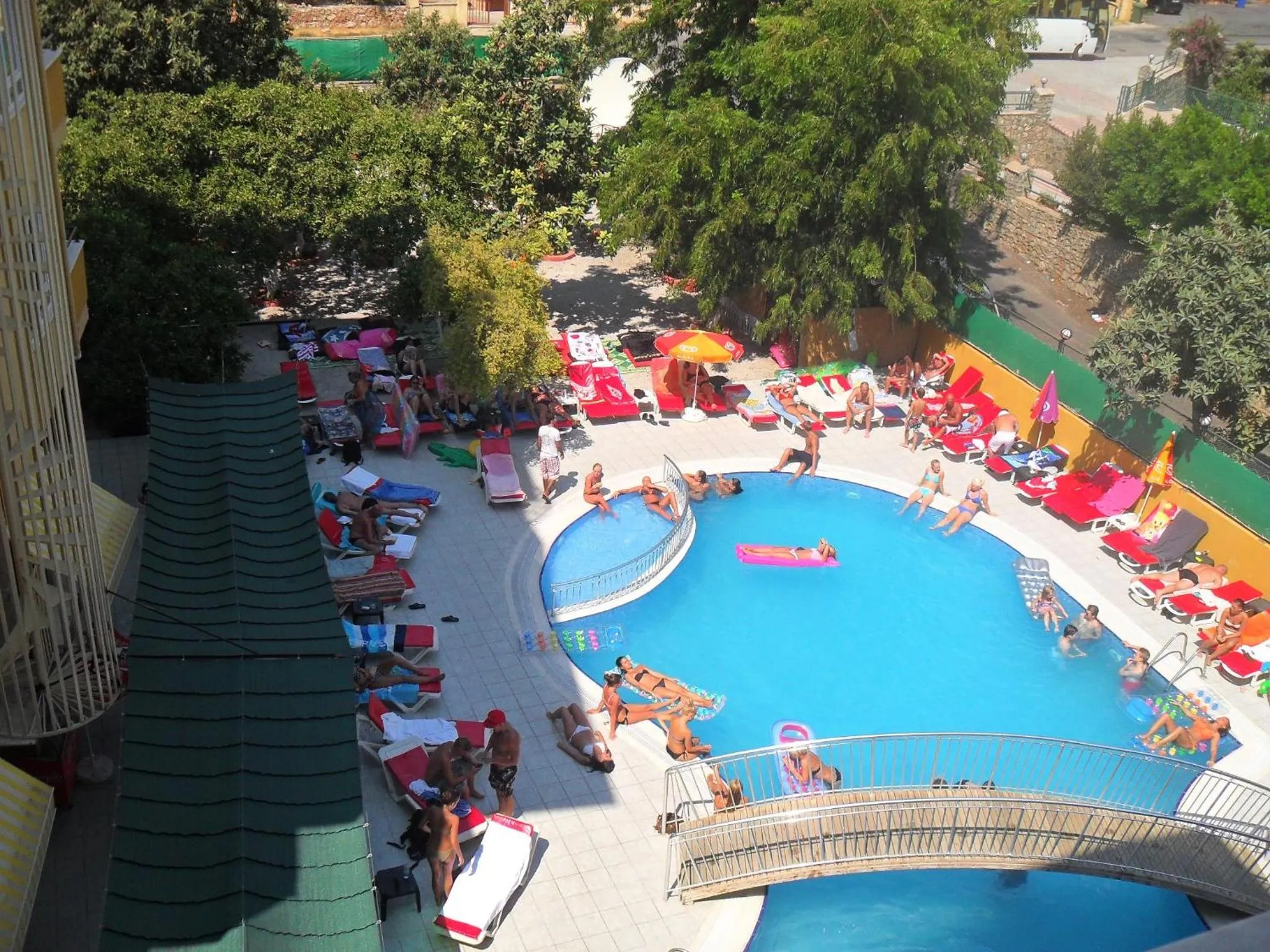 Swimming pool in Rose Garden Apart Hotel