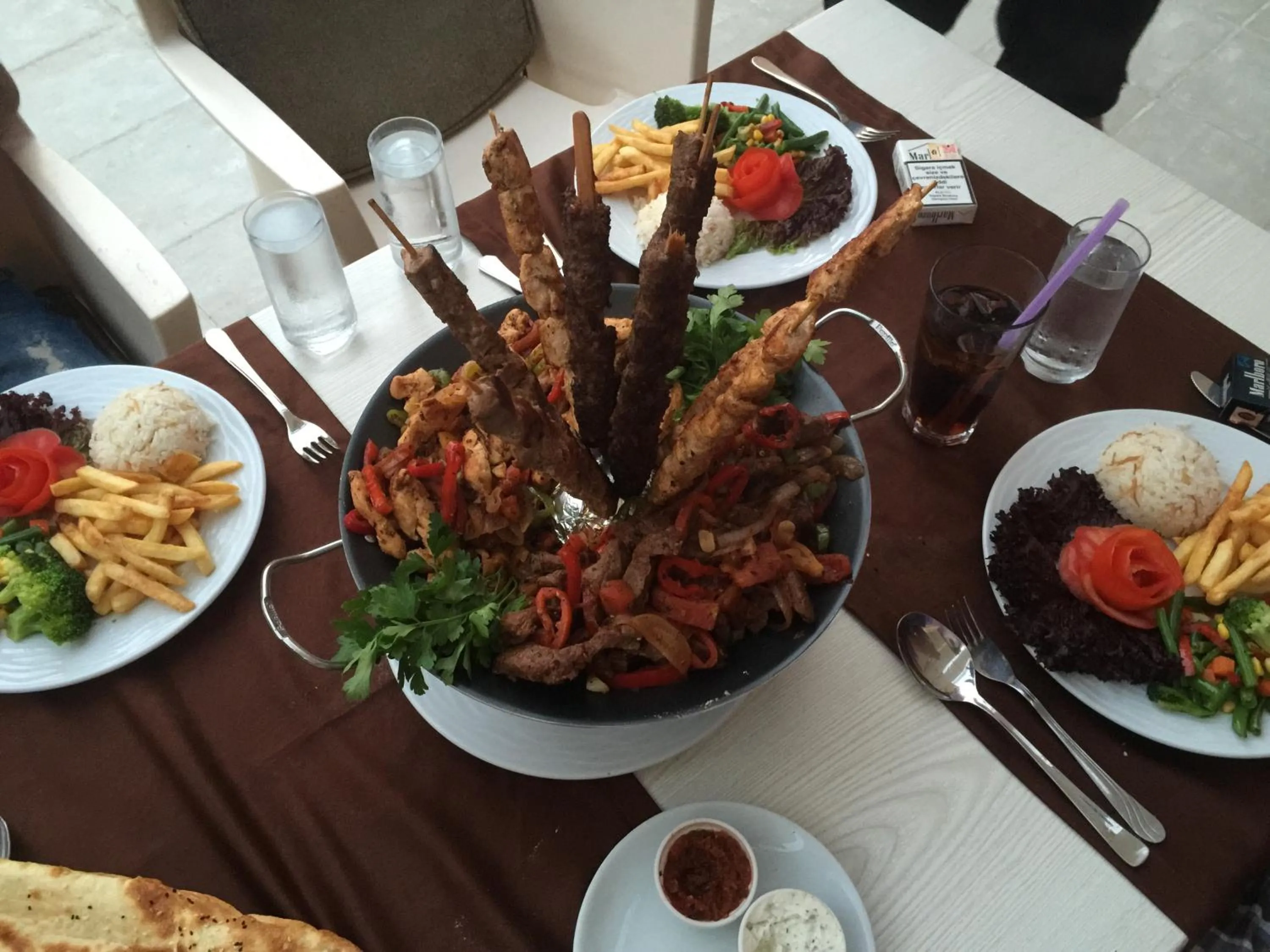 Restaurant/places to eat in Rose Garden Apart Hotel