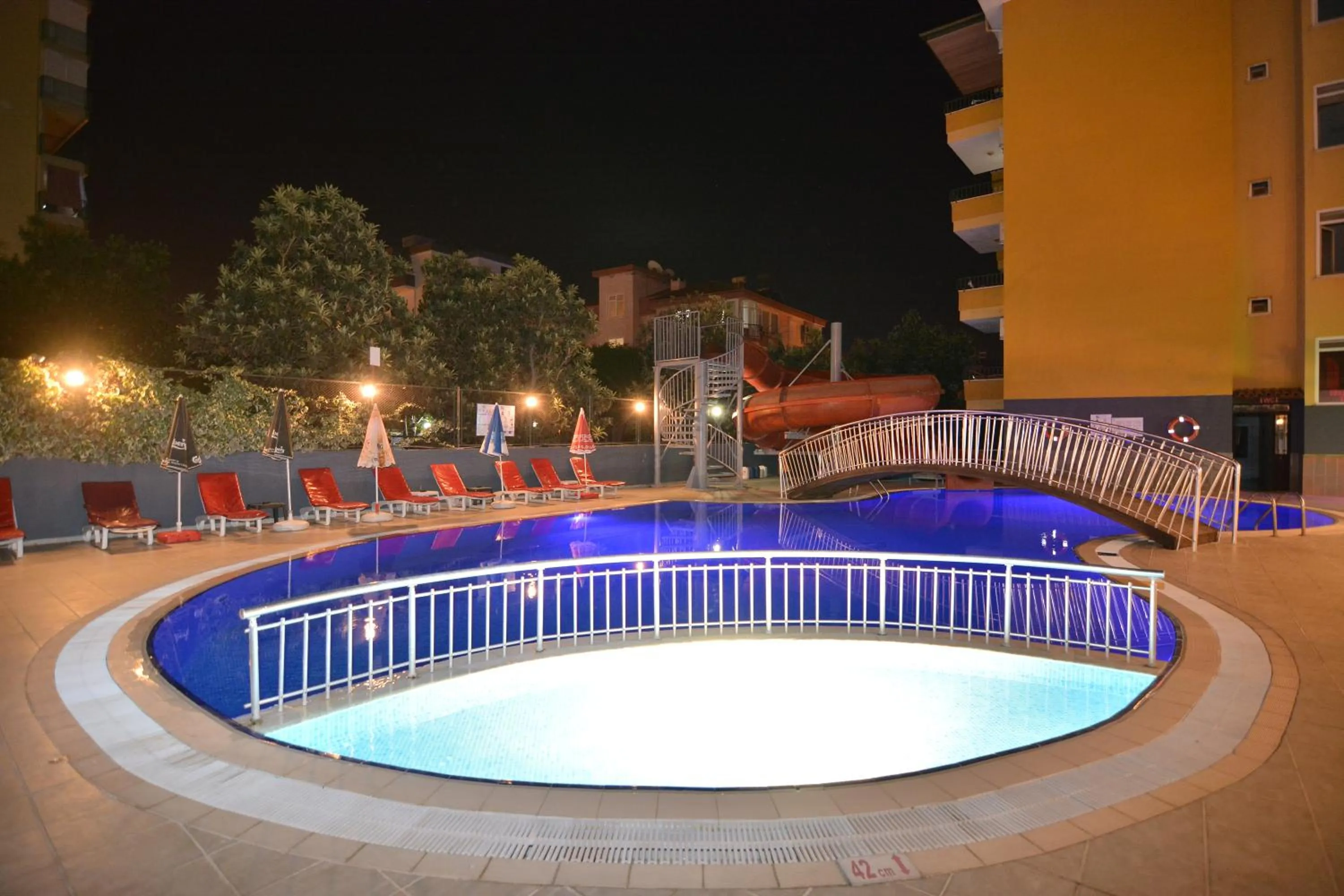 Swimming pool in Rose Garden Apart Hotel
