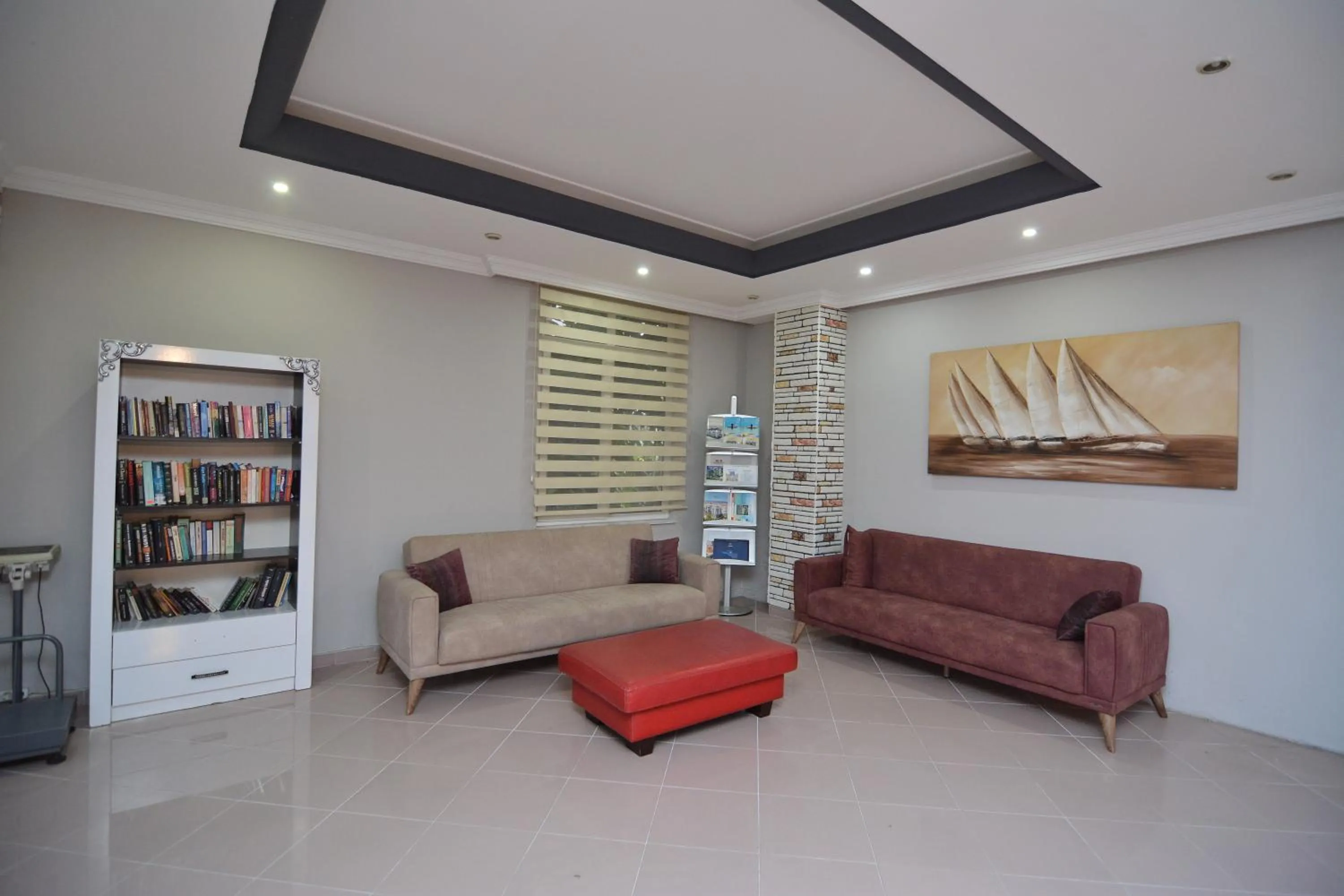 Library in Rose Garden Apart Hotel