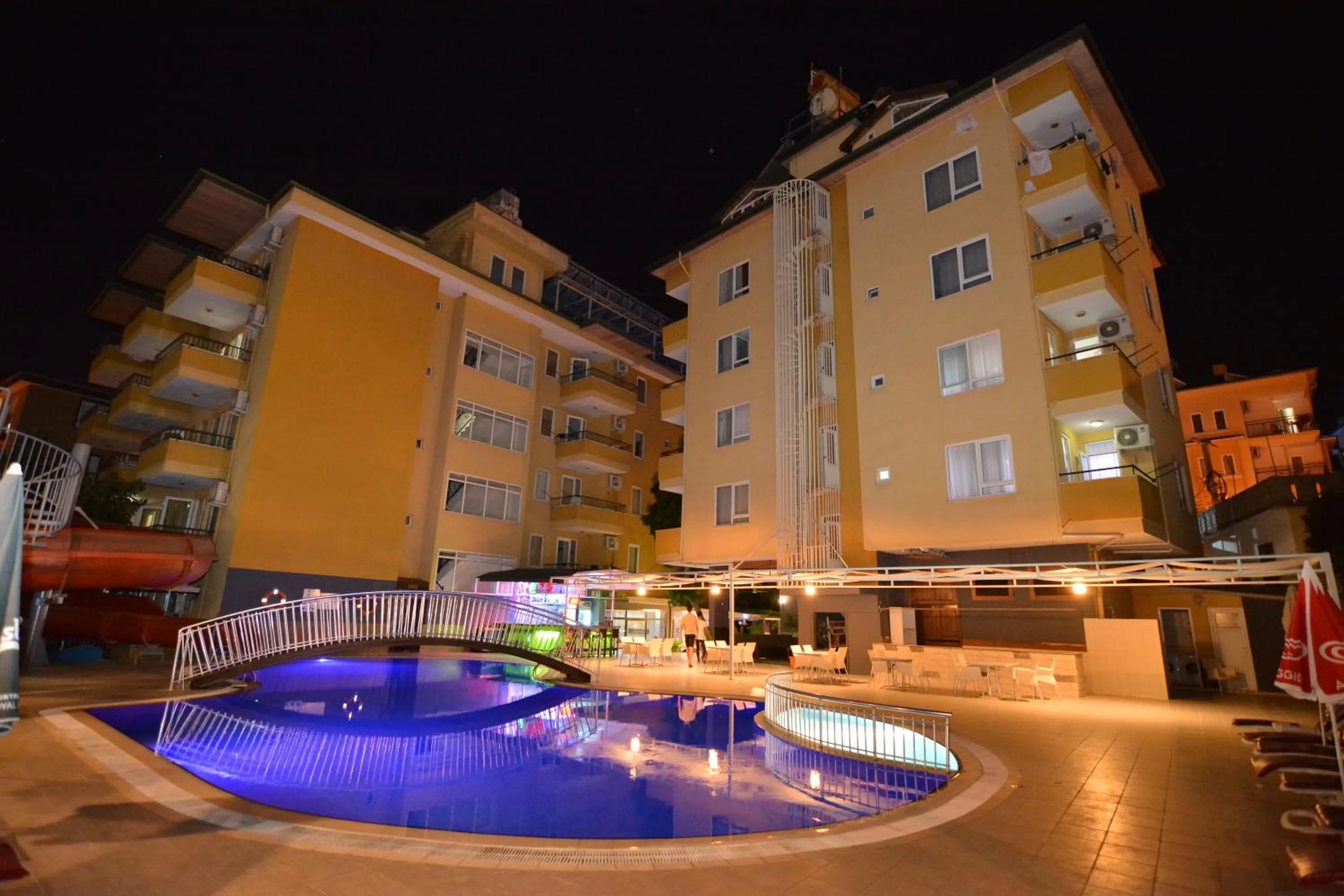 Swimming pool in Rose Garden Apart Hotel