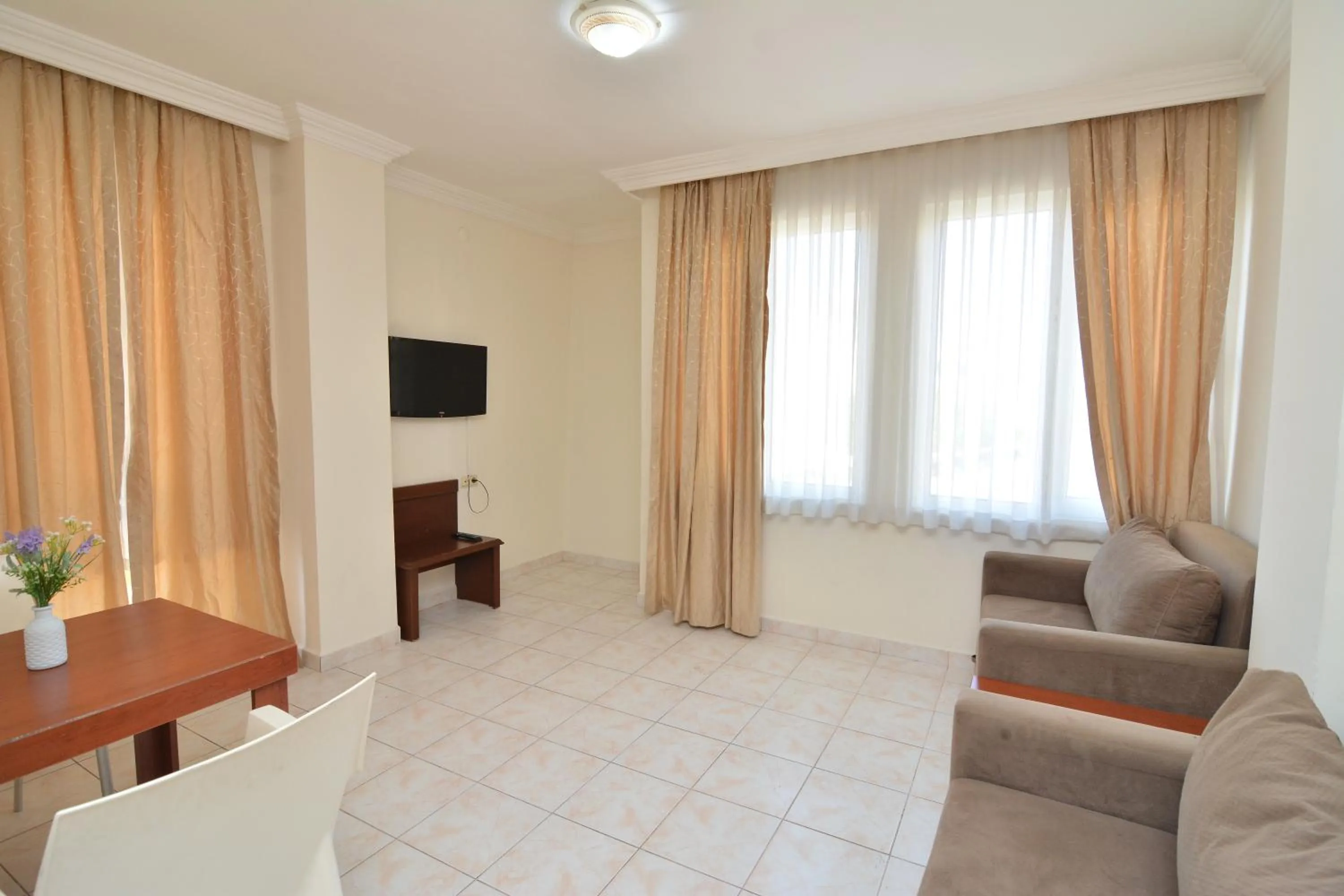 TV and multimedia in Rose Garden Apart Hotel