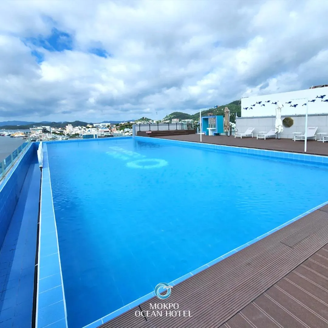 Swimming pool in Mokpo Ocean Hotel