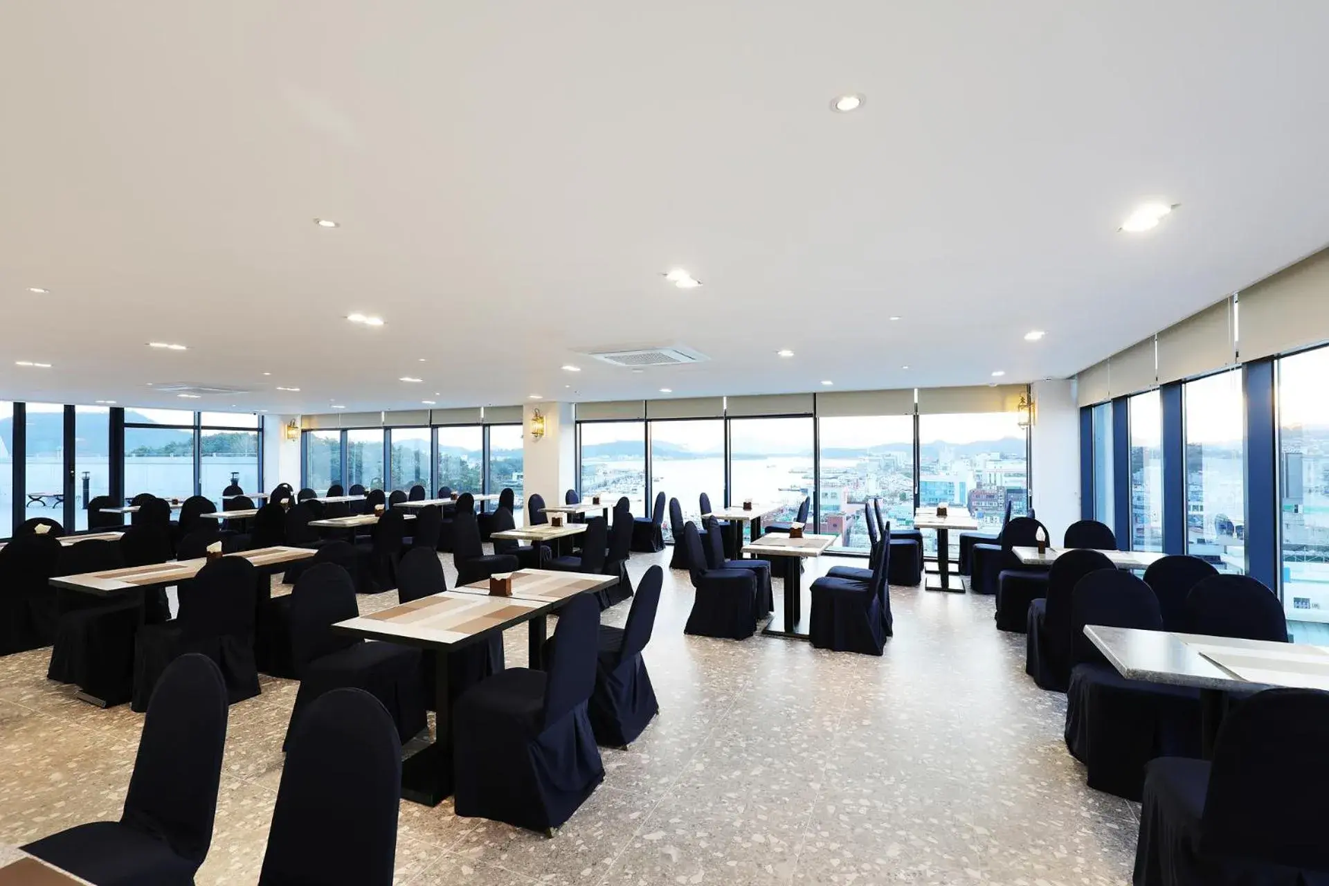 Restaurant/places to eat in Mokpo Ocean Hotel Restaurant/places to eat in Mokpo Ocean Hotel
