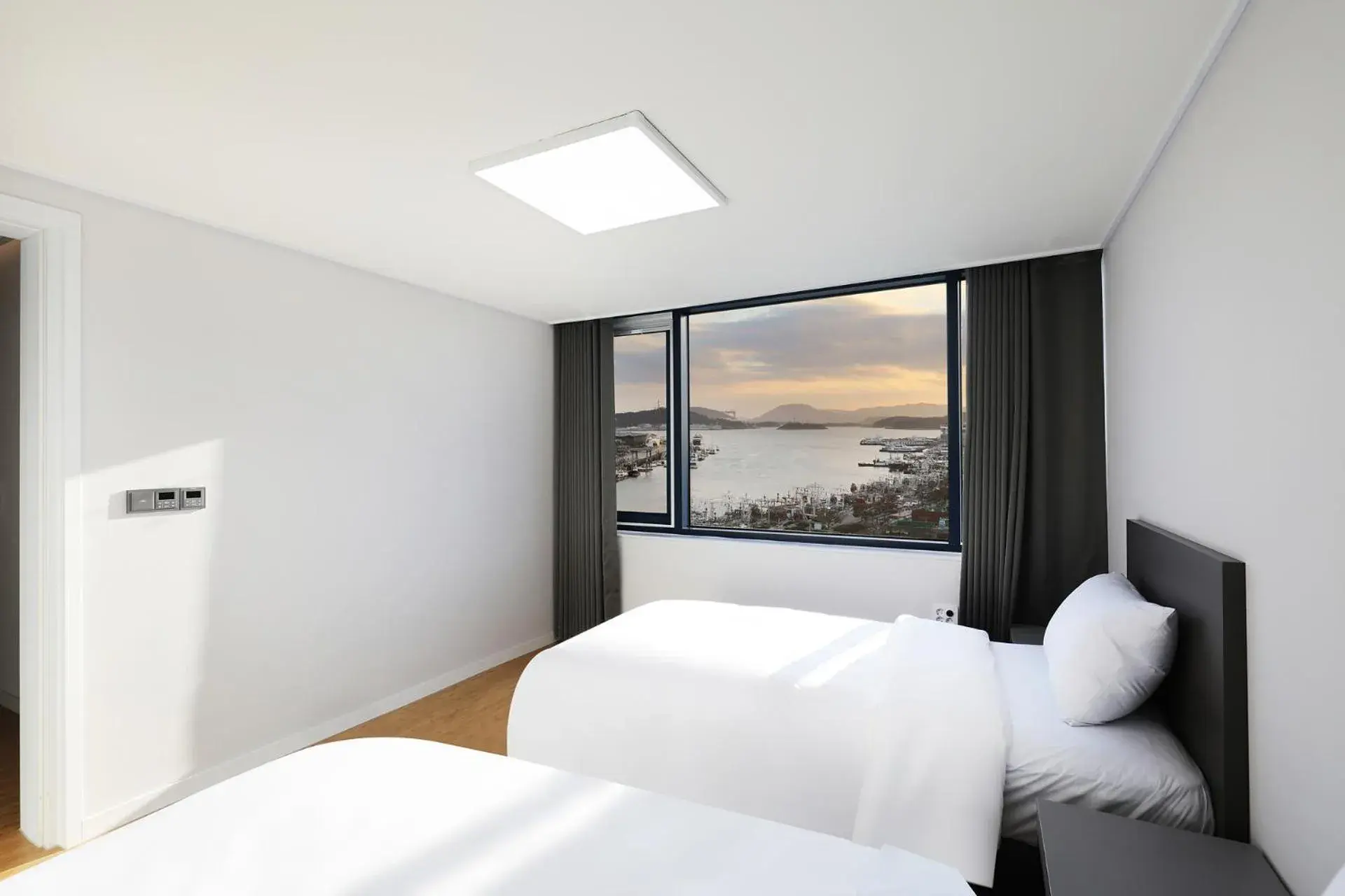 Natural landscape, Bed in Mokpo Ocean Hotel Natural landscape, Bed in Mokpo Ocean Hotel