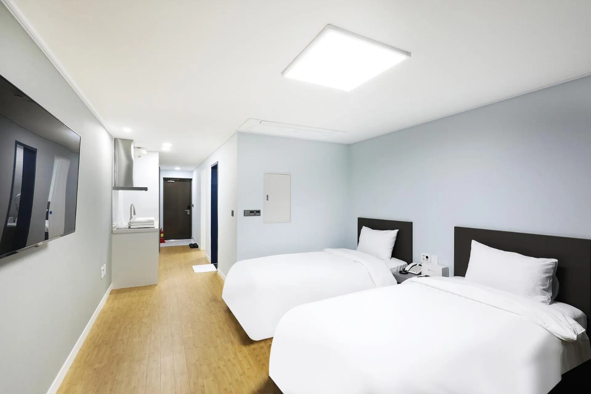 Photo of the whole room, Bed in Mokpo Ocean Hotel