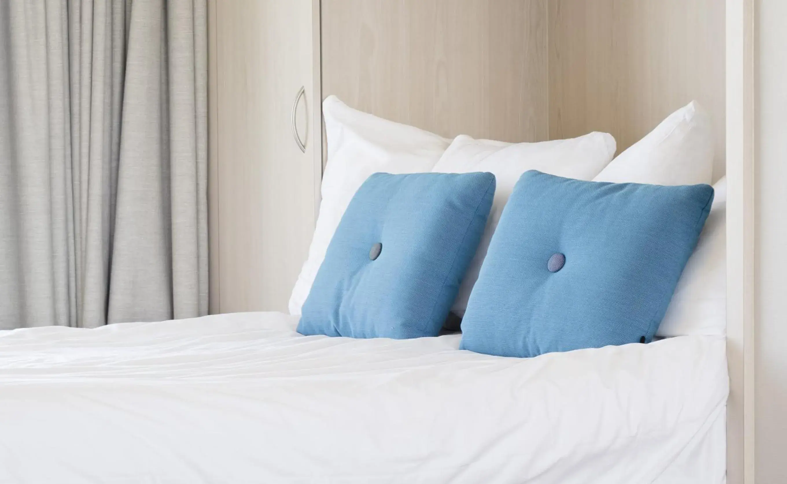 Salon Room with sea view & bath in Hotel de Milliano Salon Room with sea view & bath in Hotel de Milliano