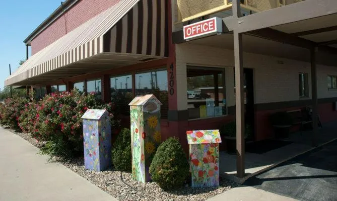 Property building in Big Bend Traveler's Inn