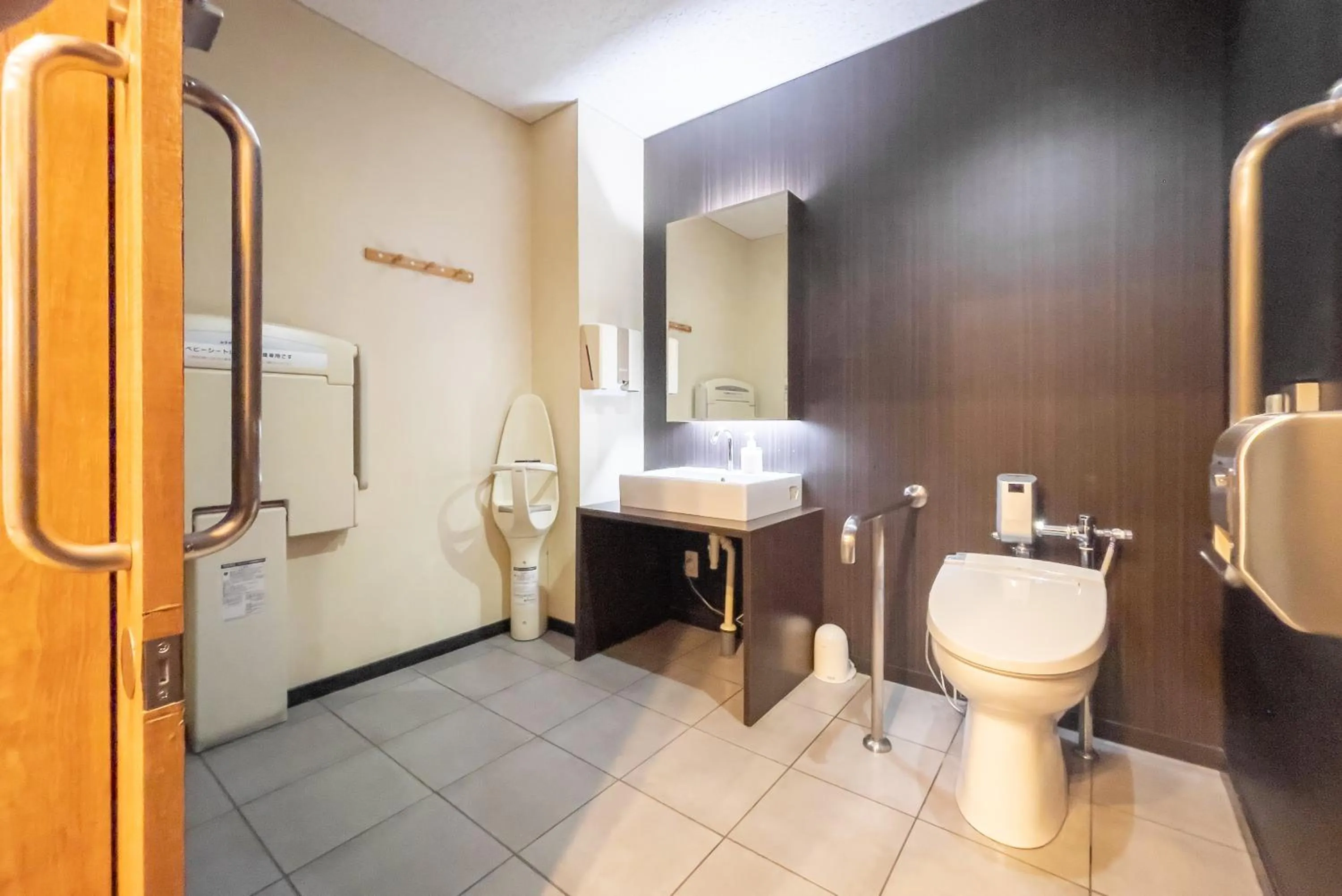 Toilet in Super Hotel Tokyo JR Tachikawa Kitaguchi