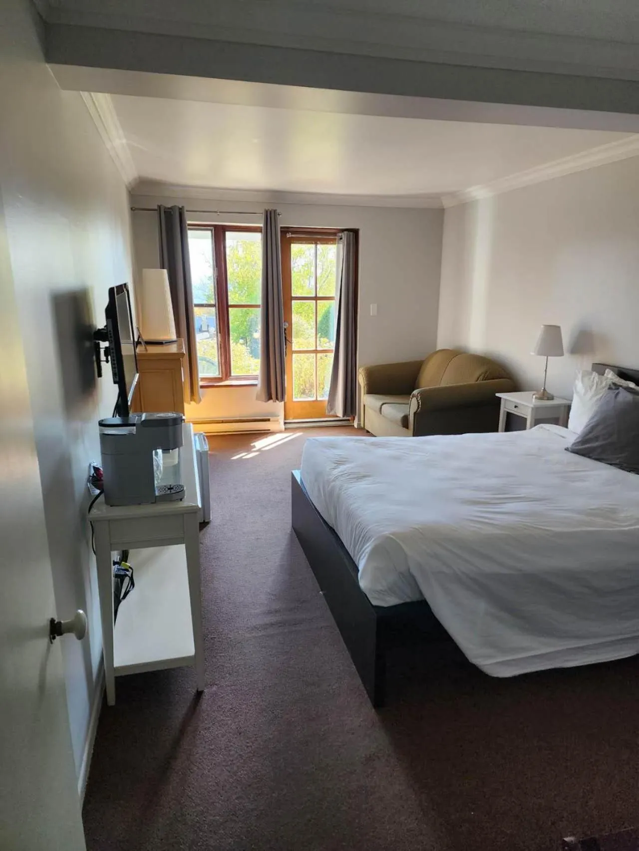 Bedroom, Bed in Auberge des Nuages