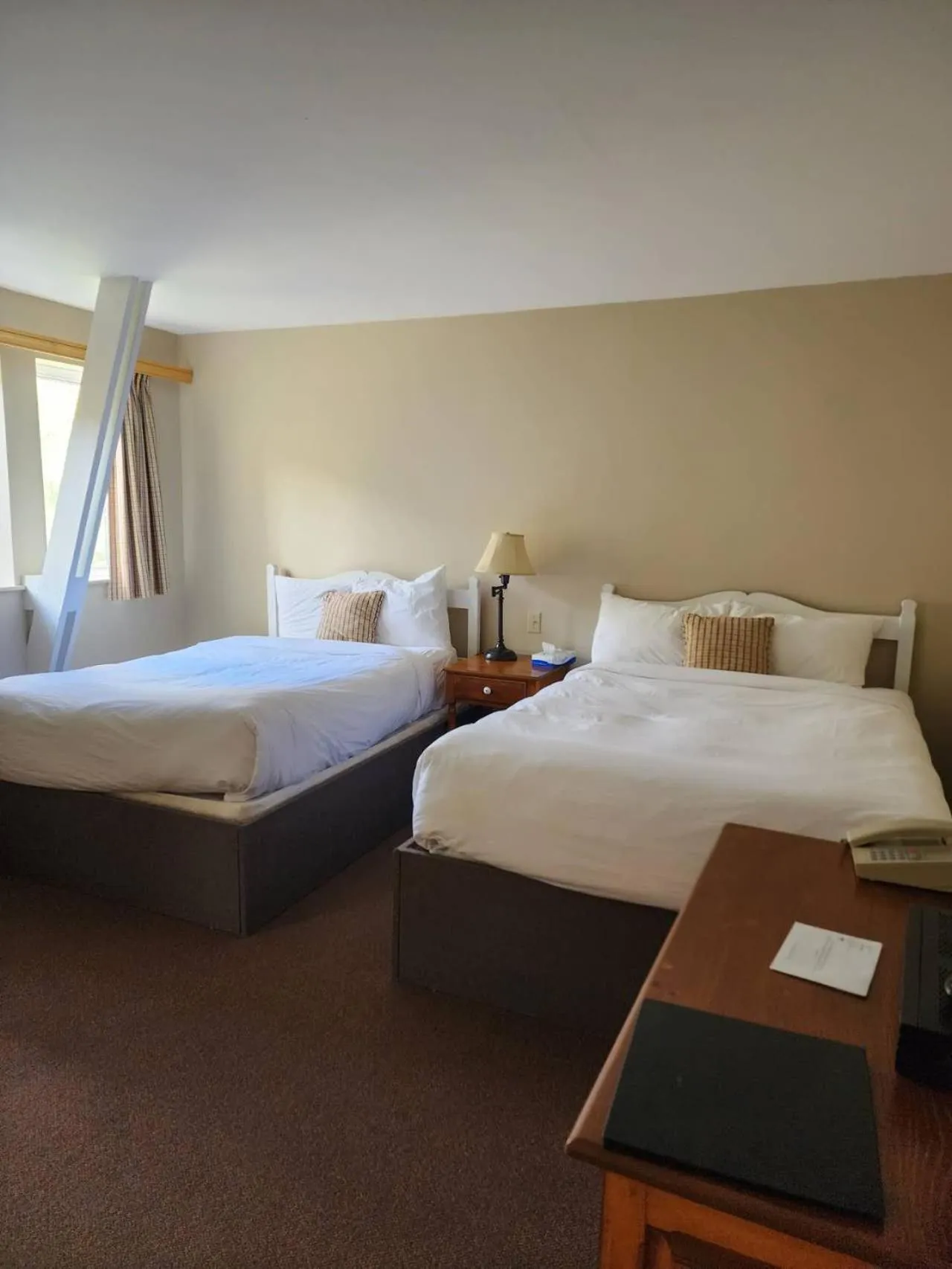 Photo of the whole room, Bed in Auberge des Nuages