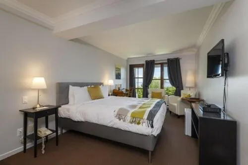 Photo of the whole room, Bed in Auberge des Nuages