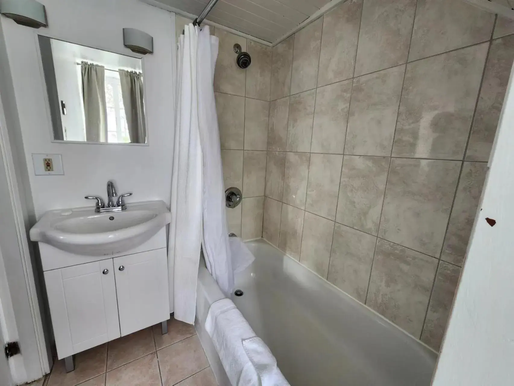 Small Double Room in Auberge des Nuages Small Double Room in Auberge des Nuages