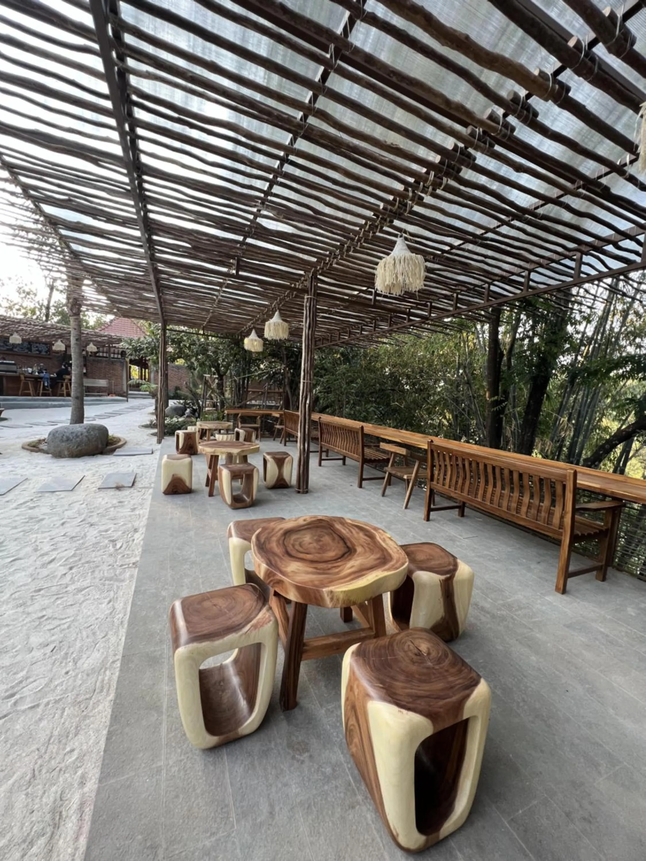 Restaurant/places to eat in Point of View Hotel & Resort Majalengka