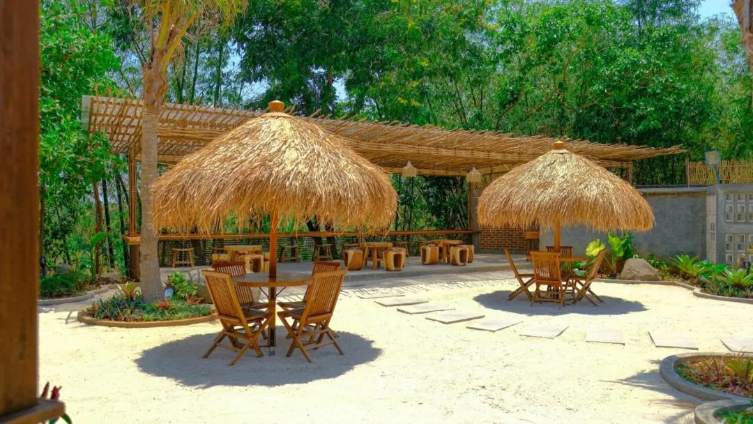 Restaurant/places to eat in Point of View Hotel & Resort Majalengka