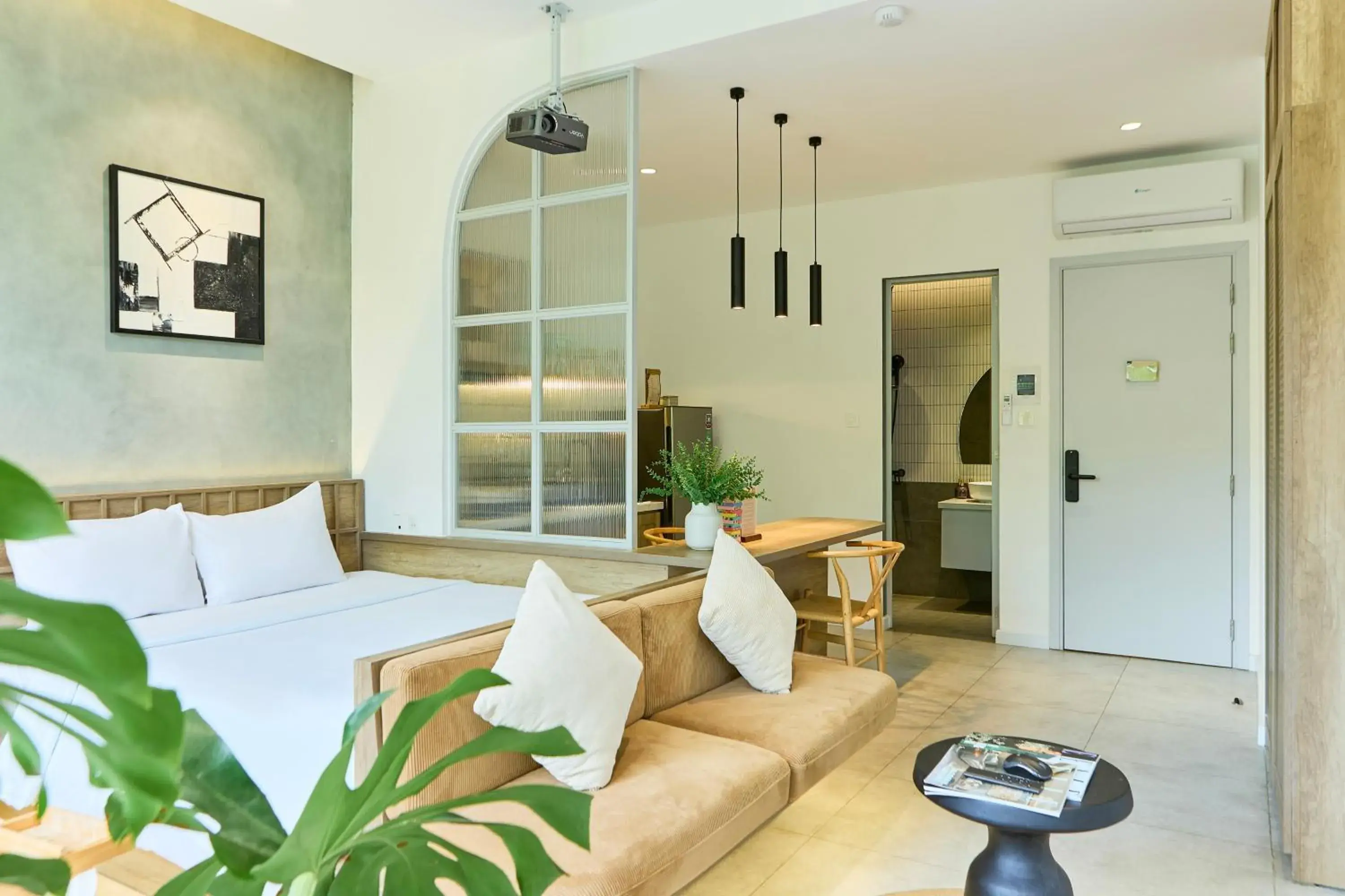 Bed in Kin Wander Tân Phong, The Moonage Bed in Kin Wander Tân Phong, The Moonage