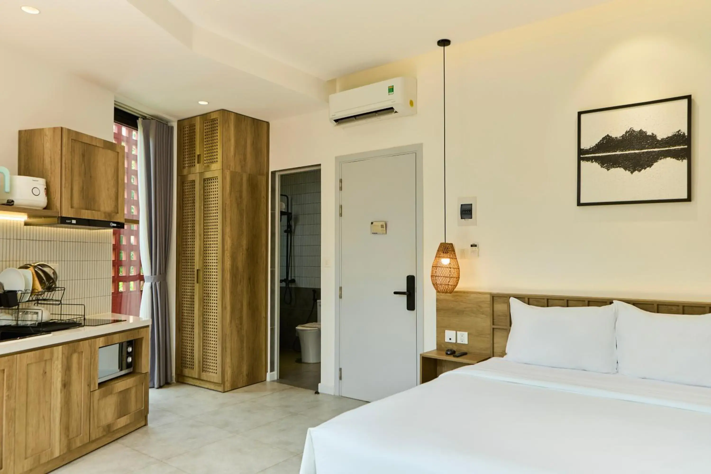 Bed in Kin Wander Tân Phong, The Moonage Bed in Kin Wander Tân Phong, The Moonage