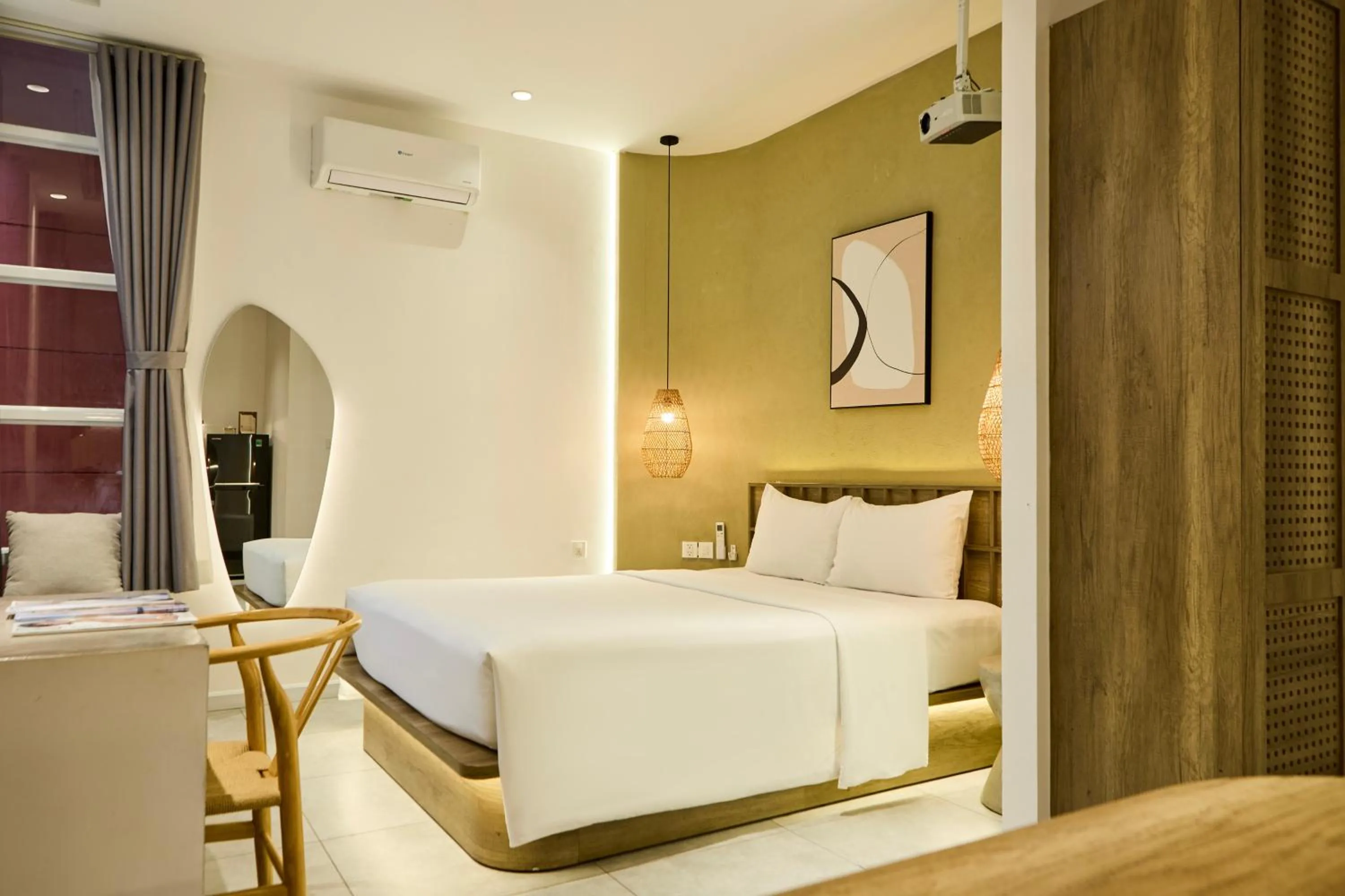 Bed in Kin Wander Tân Phong, The Moonage