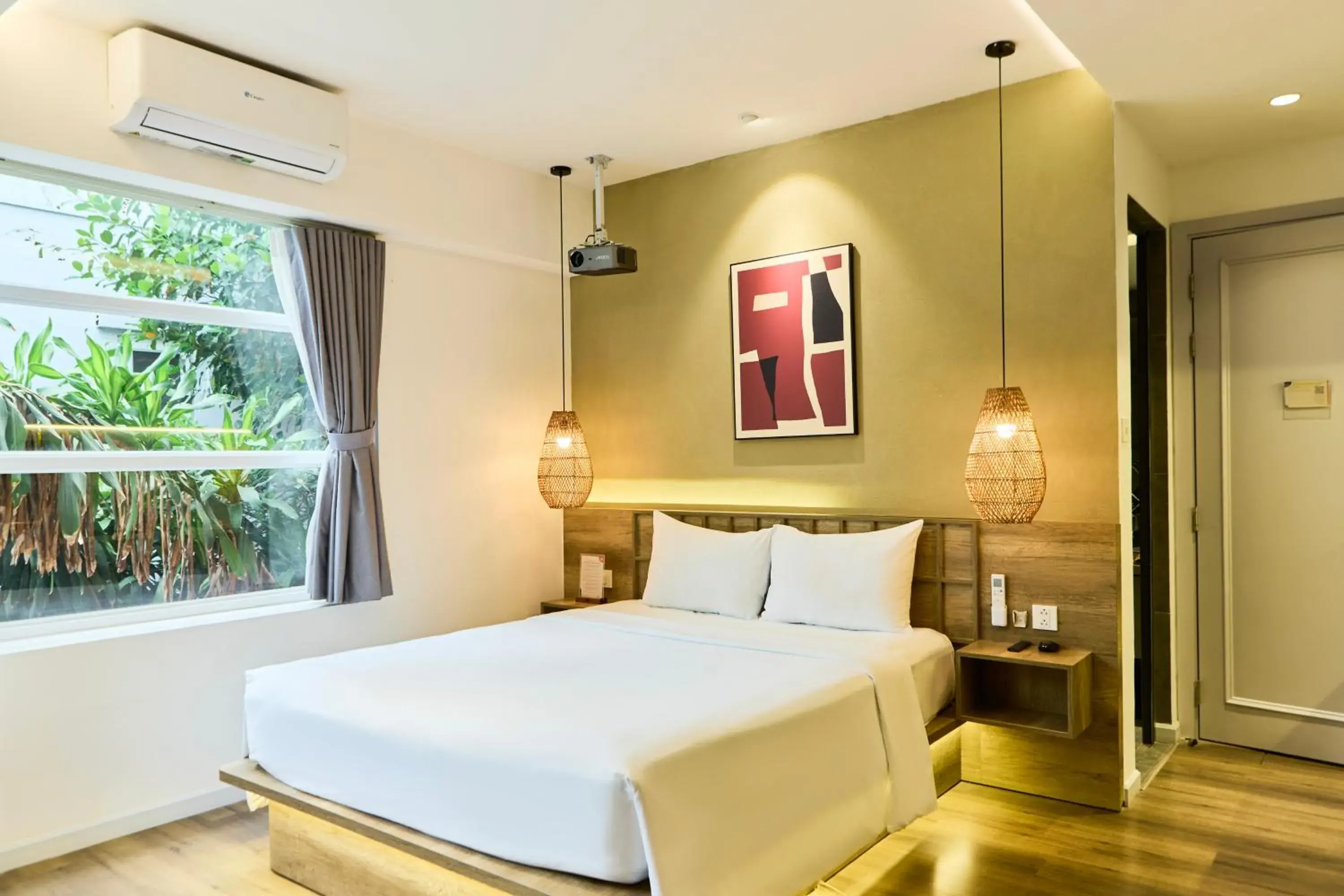 Standard in Kin Wander Tân Phong, The Moonage Standard in Kin Wander Tân Phong, The Moonage