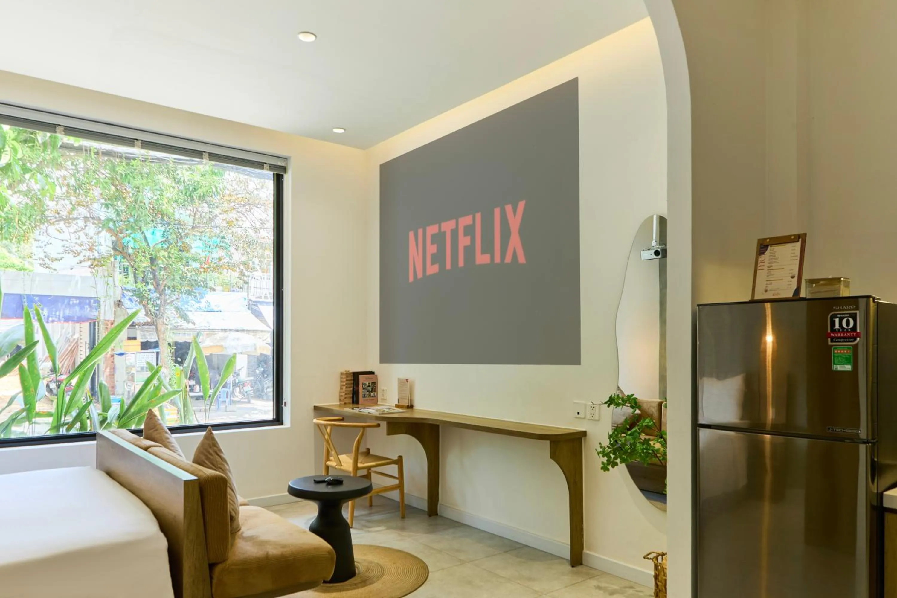 Bed in Kin Wander Tân Phong, The Moonage