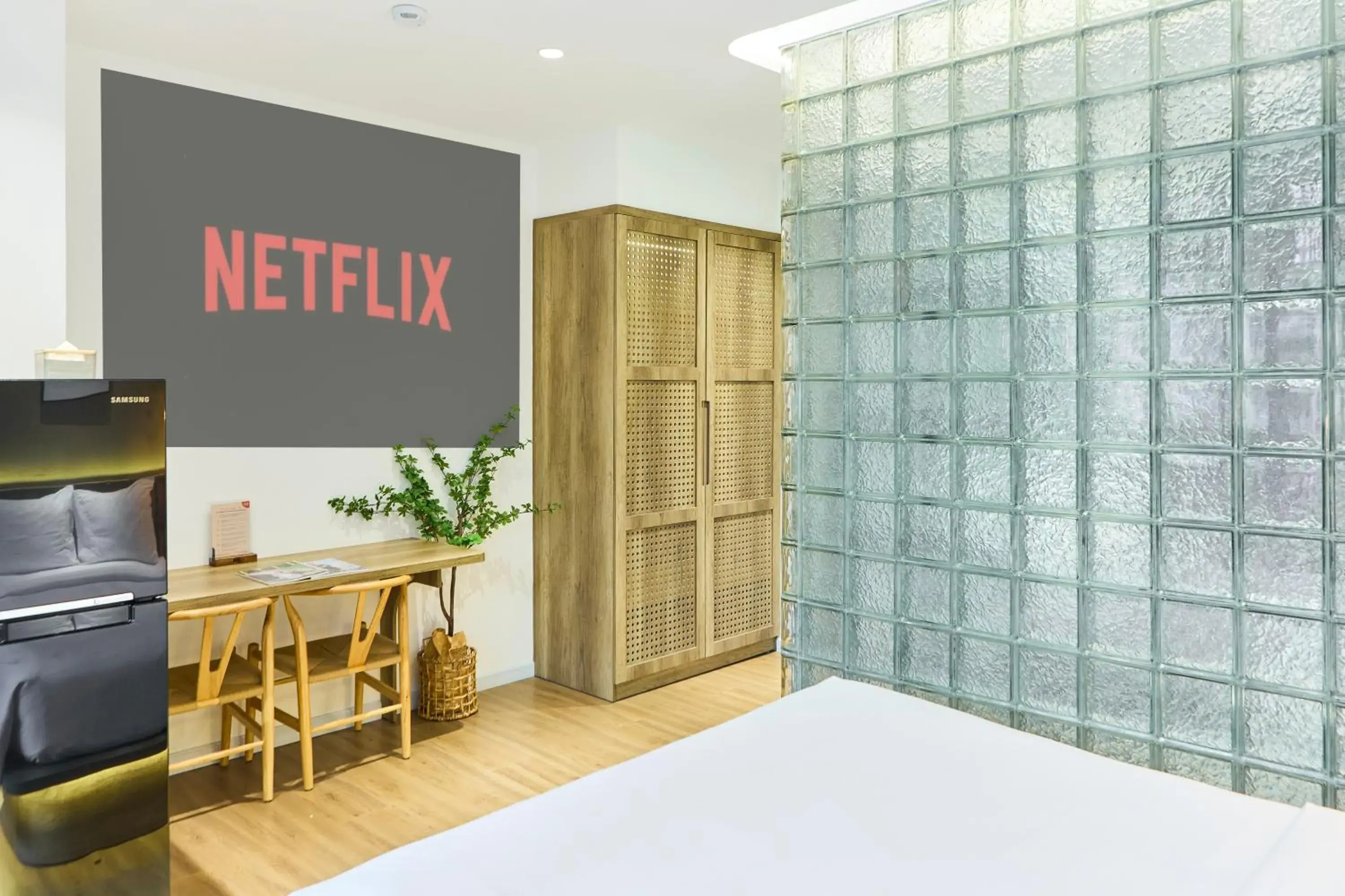 Bed in Kin Wander Tân Phong, The Moonage Bed in Kin Wander Tân Phong, The Moonage