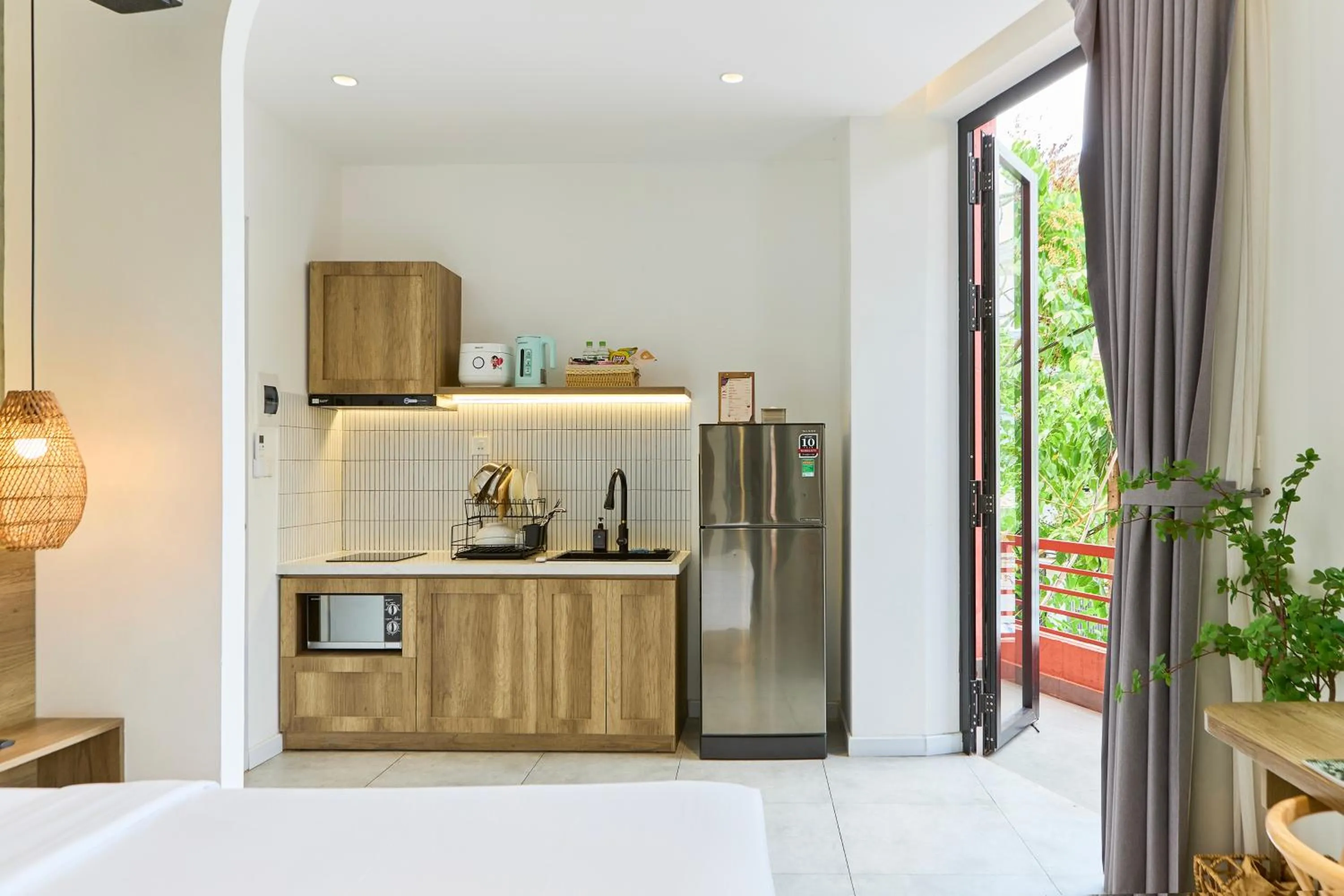 Day in Kin Wander Tân Phong, The Moonage