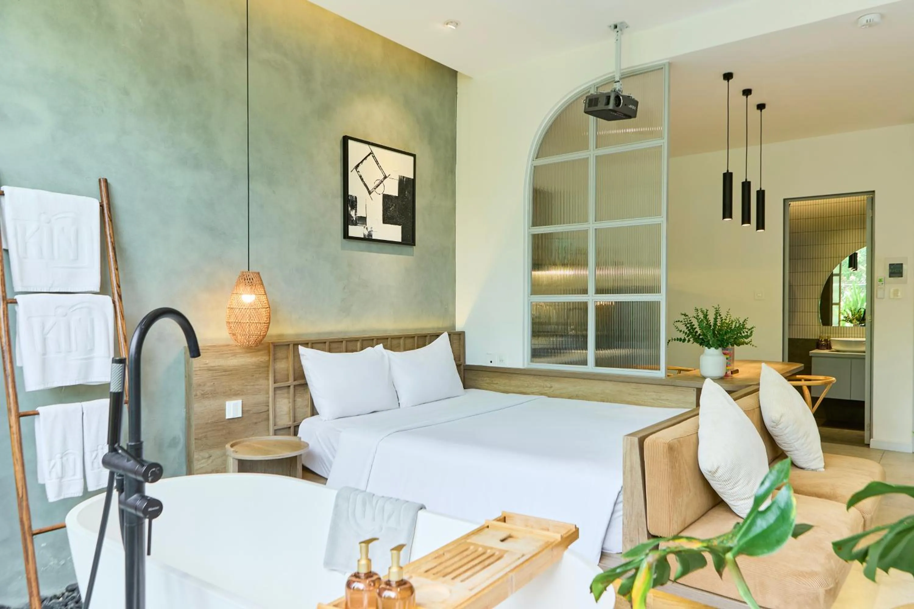 Bed in Kin Wander Tân Phong, The Moonage