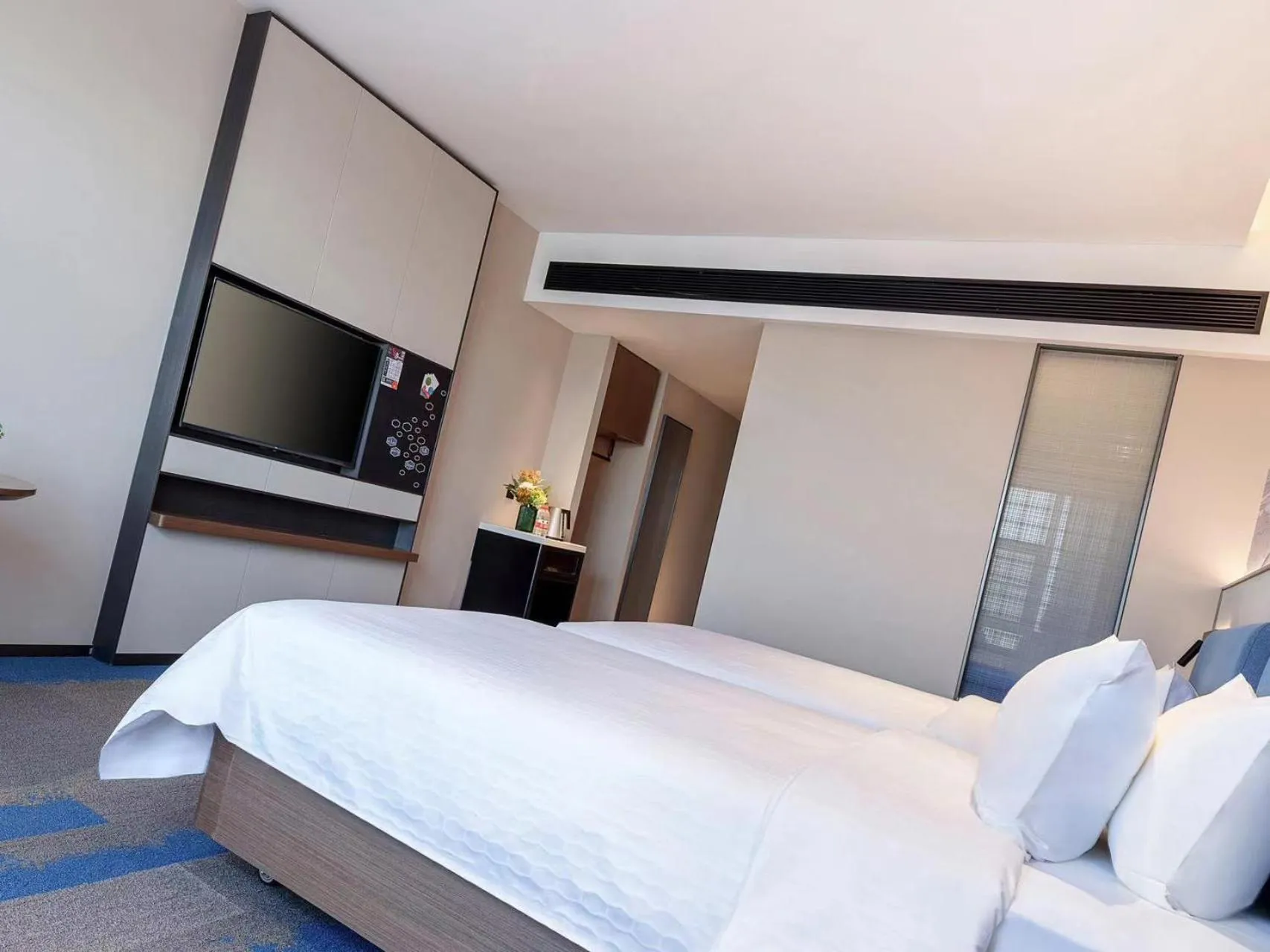 Bed in Hampton by Hilton Wuhan High-Speed Railway Station