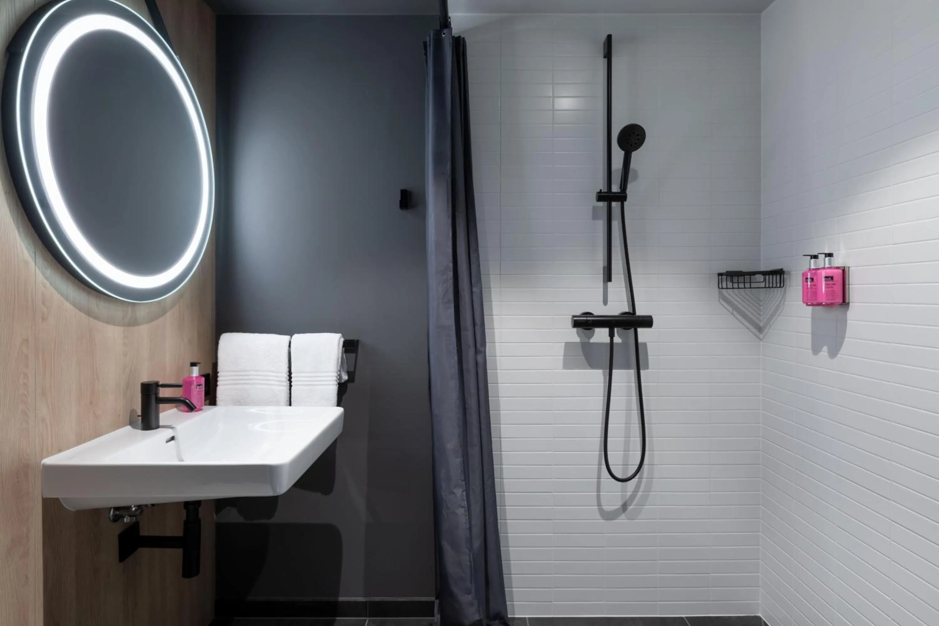 Bathroom in Moxy Outletcity Metzingen