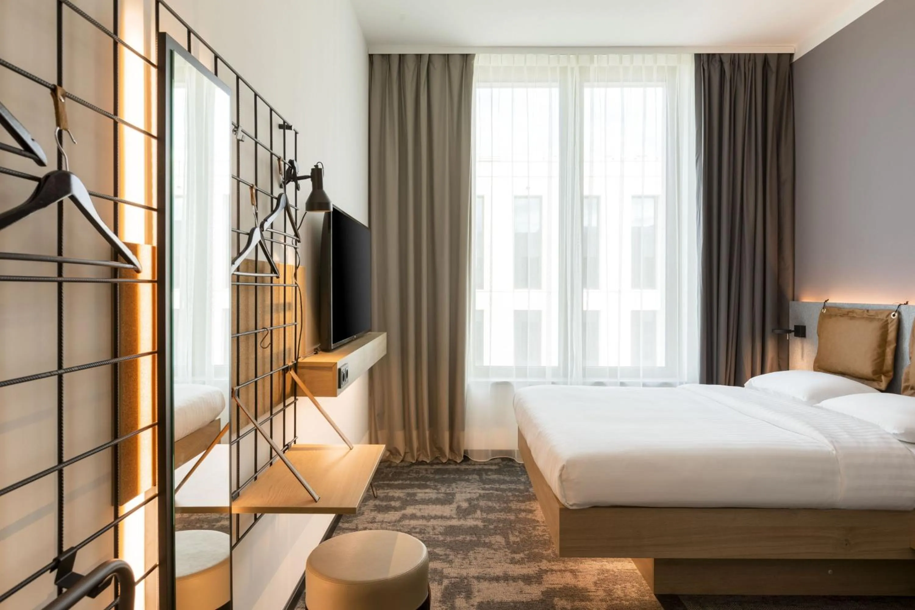 Photo of the whole room, Bed in Moxy Outletcity Metzingen