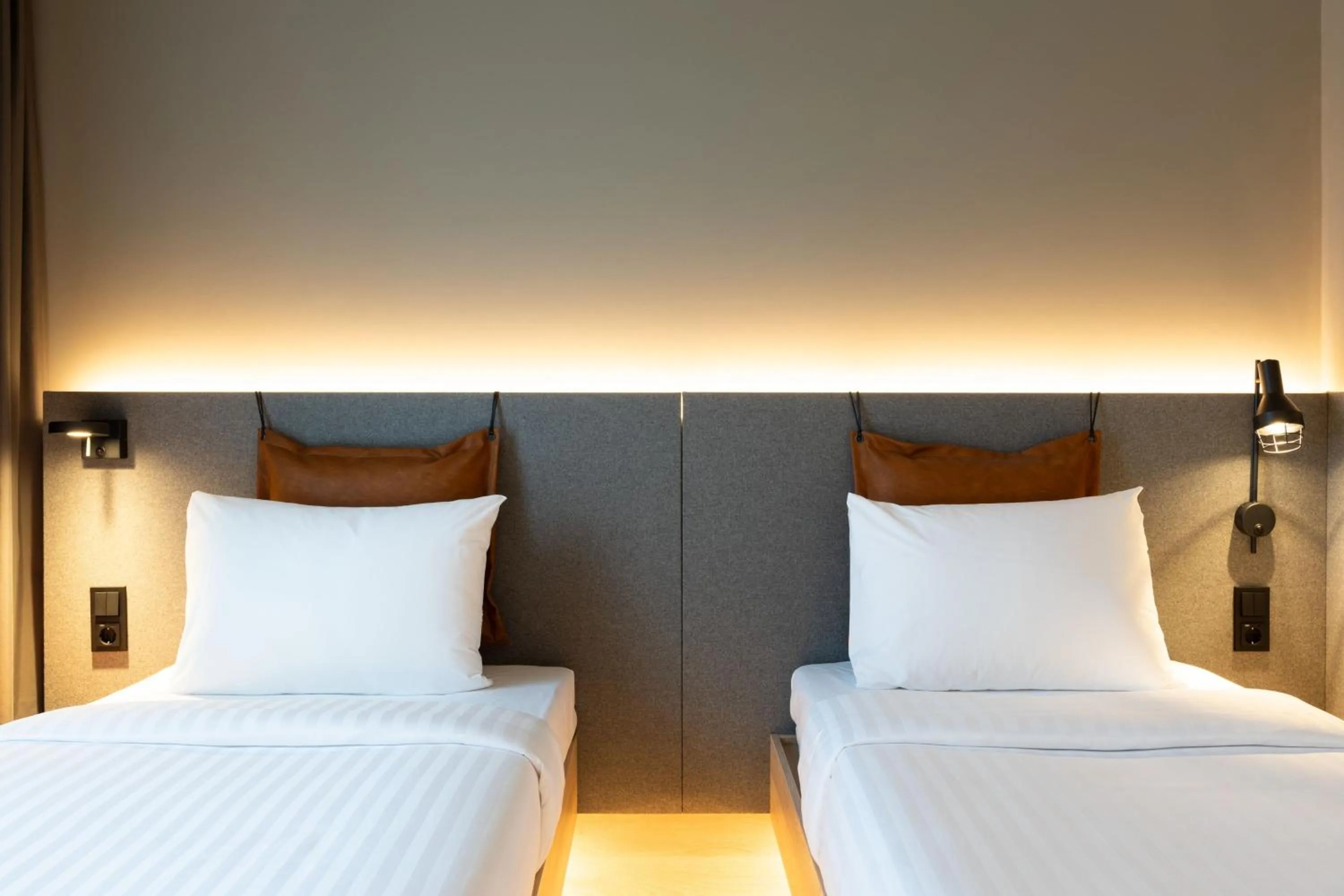 Photo of the whole room, Bed in Moxy Outletcity Metzingen