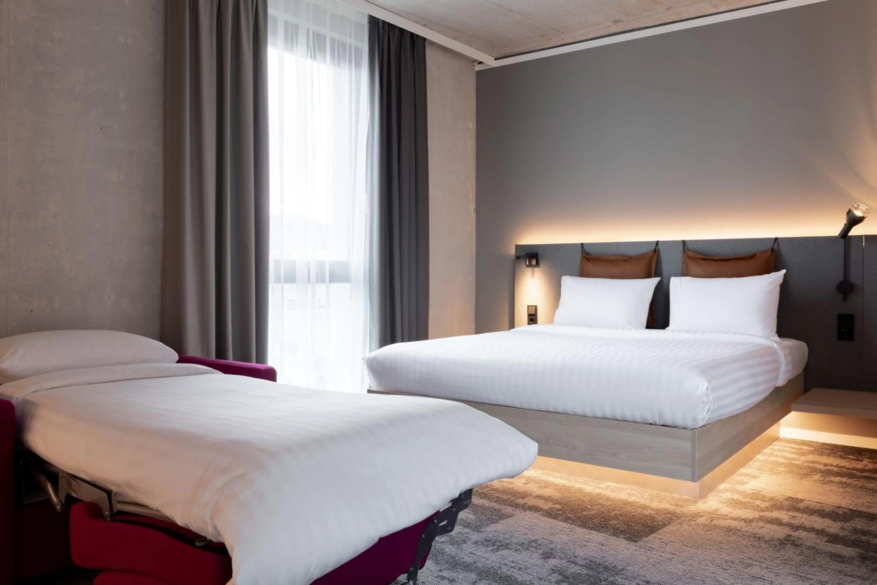 Photo of the whole room, Bed in Moxy Outletcity Metzingen