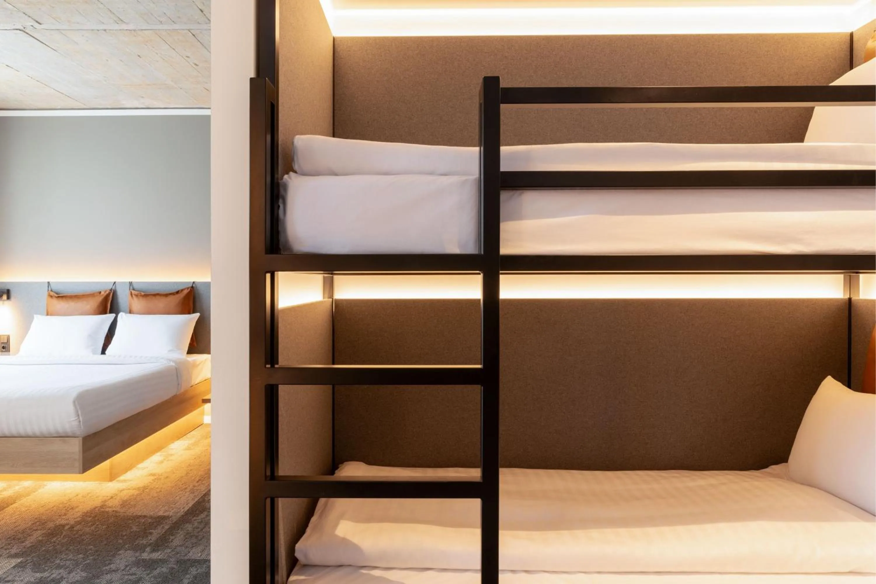 Photo of the whole room, Bed in Moxy Outletcity Metzingen