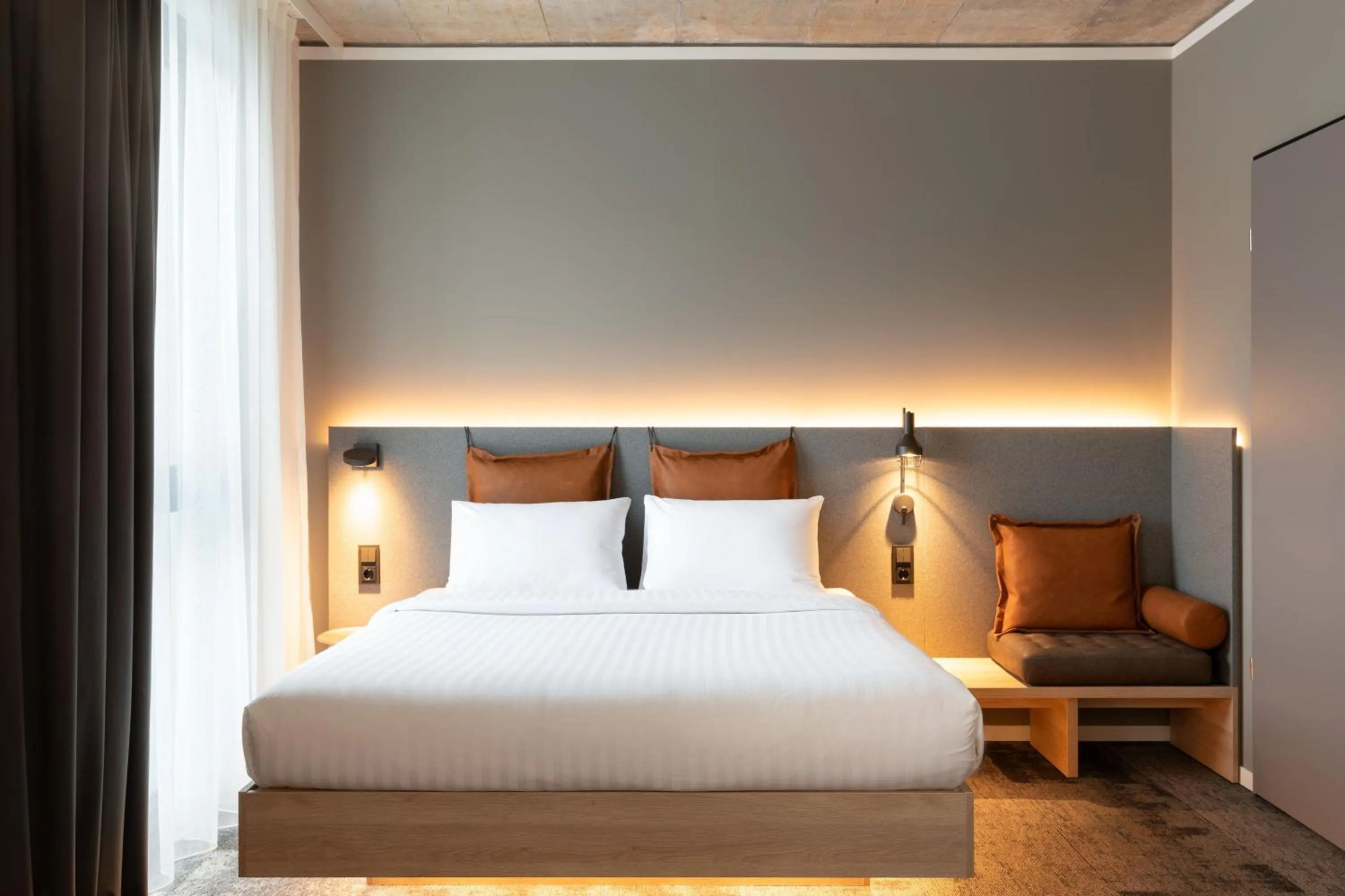 Photo of the whole room, Bed in Moxy Outletcity Metzingen