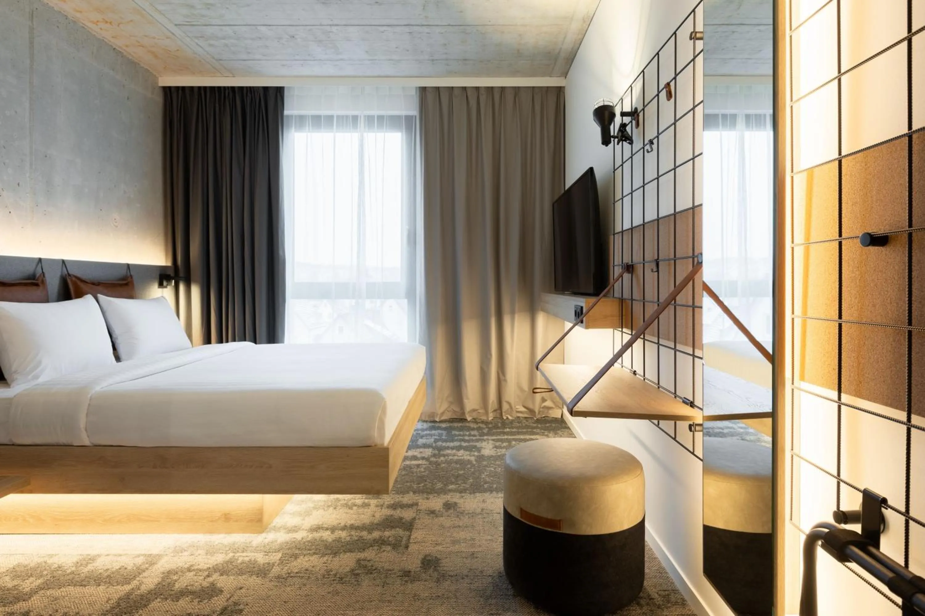 Photo of the whole room, Bed in Moxy Outletcity Metzingen