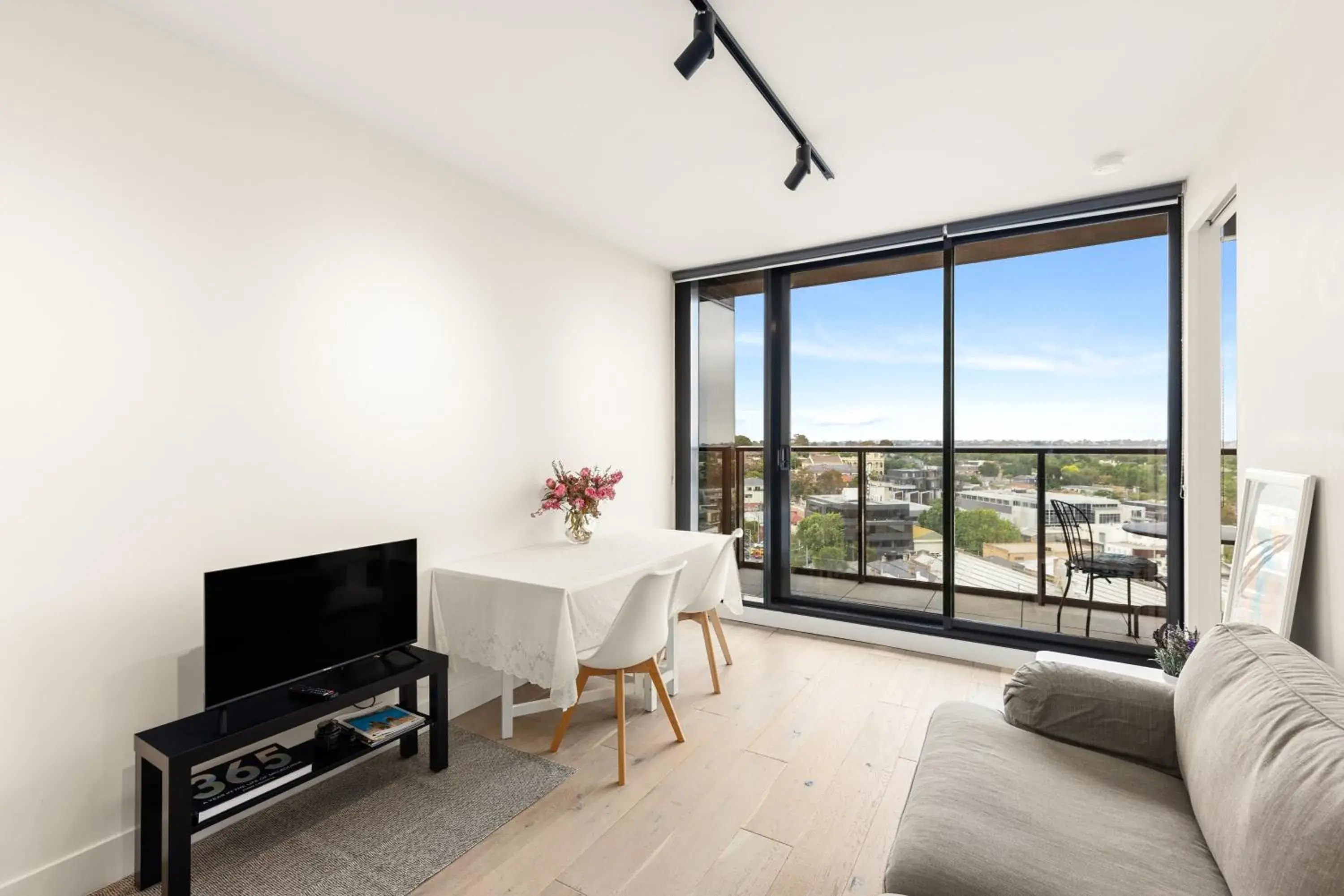 Convenient located 1 bedroom Apartment in Hawthorn Convenient located 1 bedroom Apartment in Hawthorn