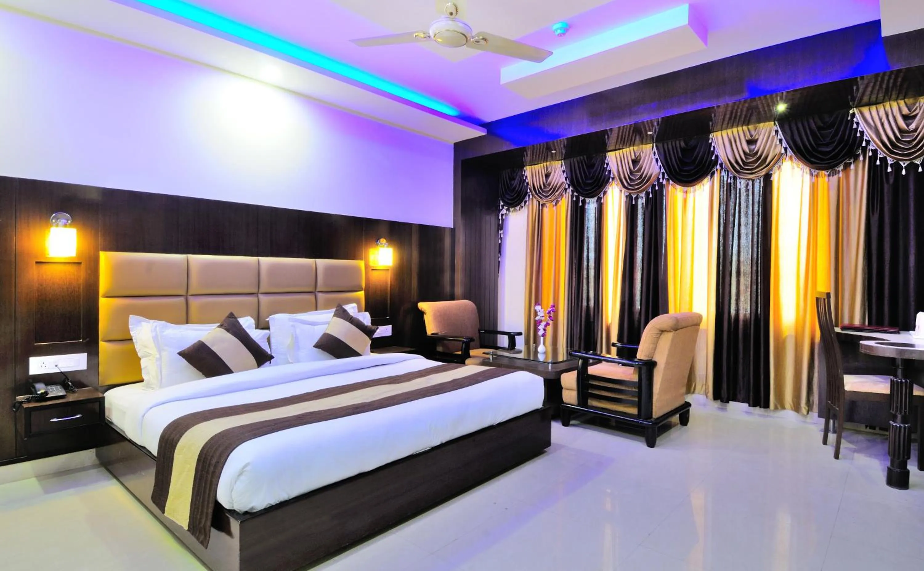 Bedroom, Bed in Hotel Crystal Ganga Heights 5 Min from Har Ki Pauri