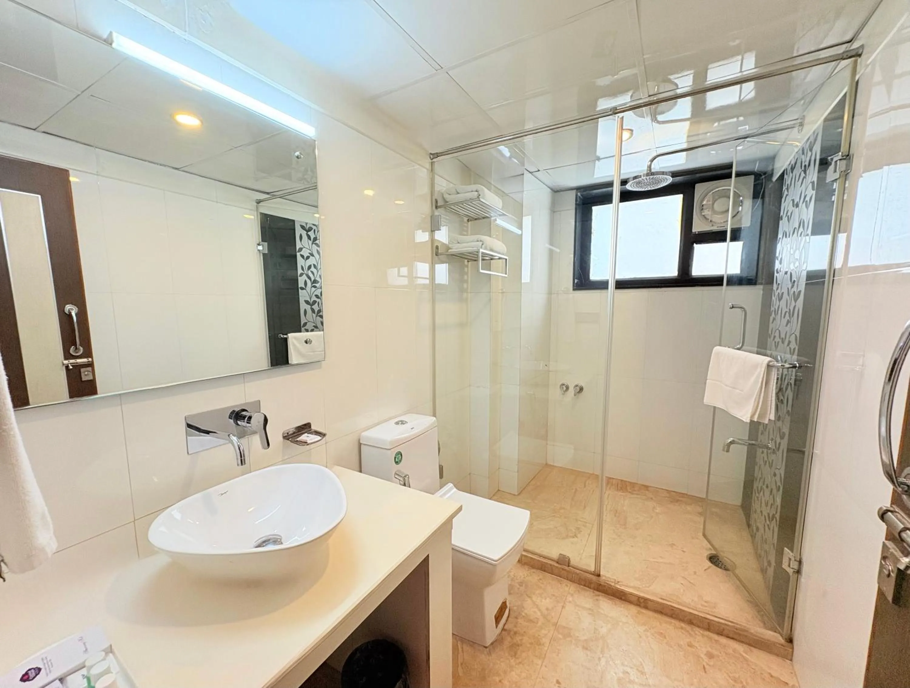 Shower in Hotel Crystal Ganga Heights 5 Min from Har Ki Pauri