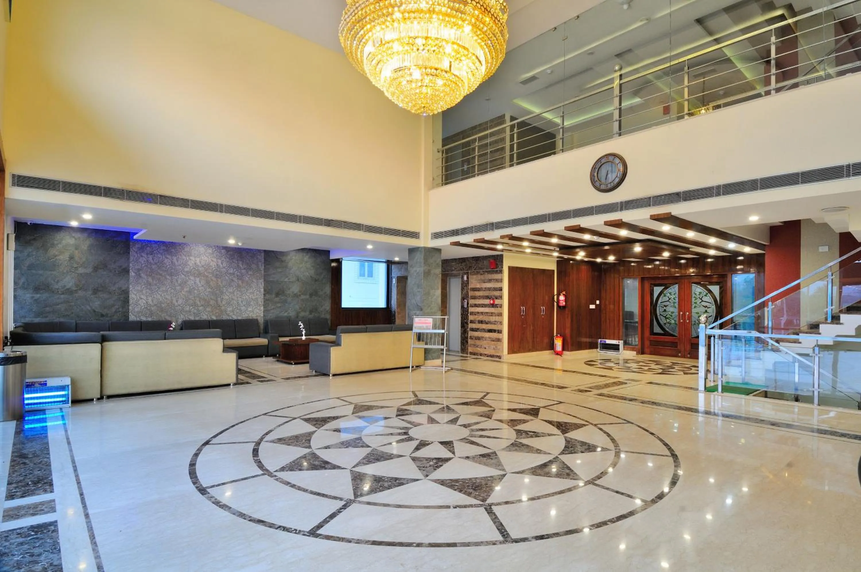 Lobby or reception in Hotel Crystal Ganga Heights 5 Min from Har Ki Pauri