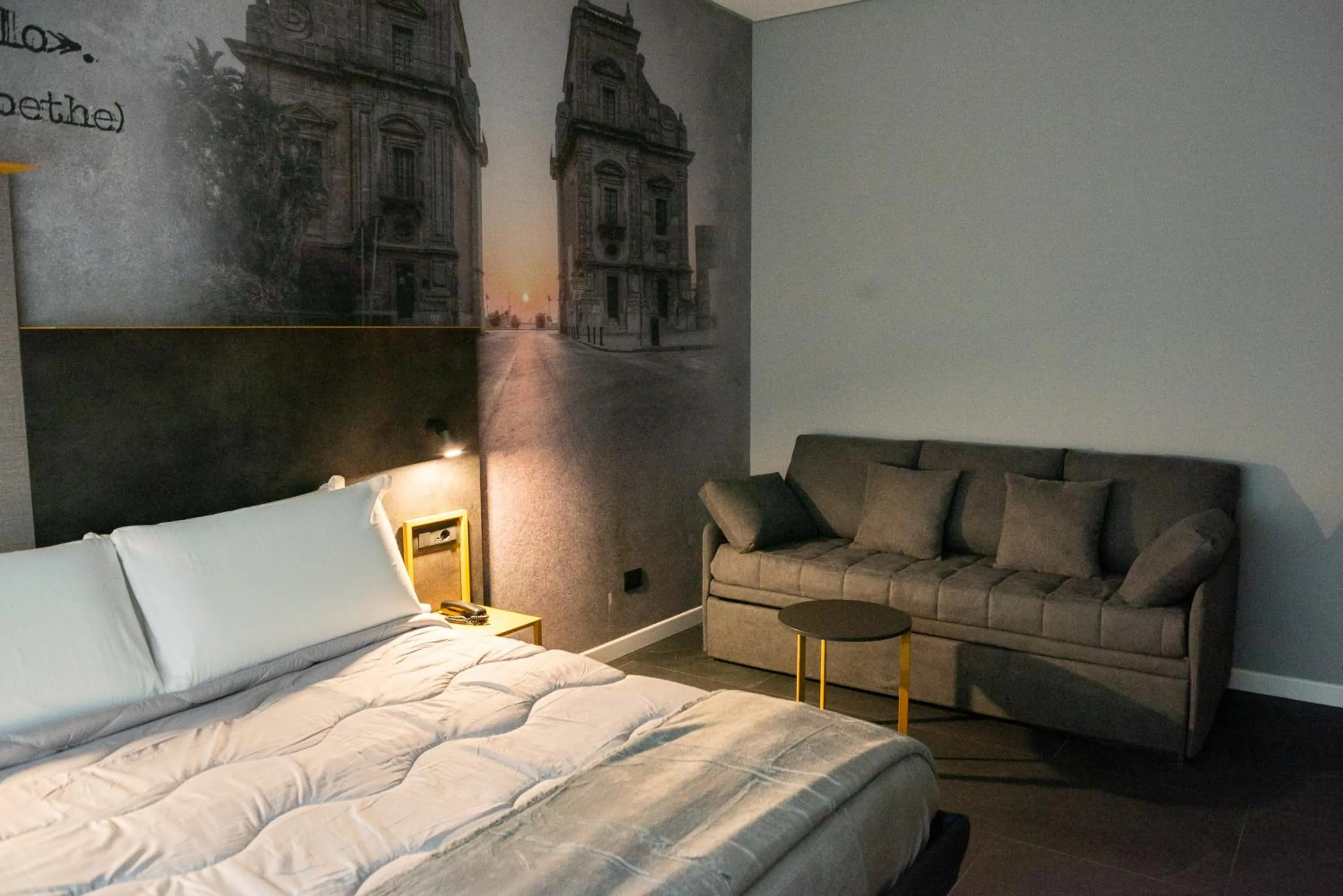 Bedroom, Bed in Alma Hotel