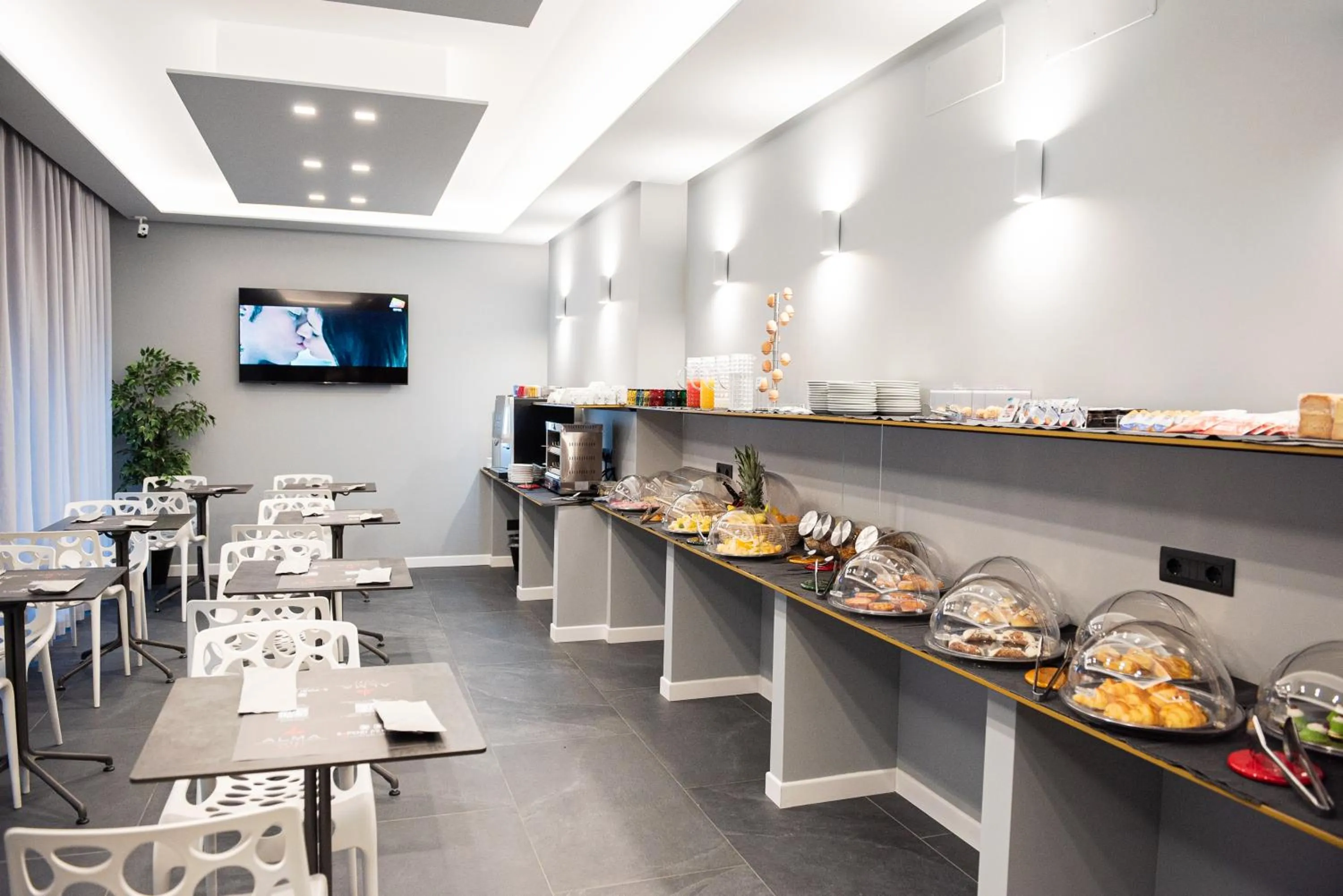 Breakfast in Alma Hotel