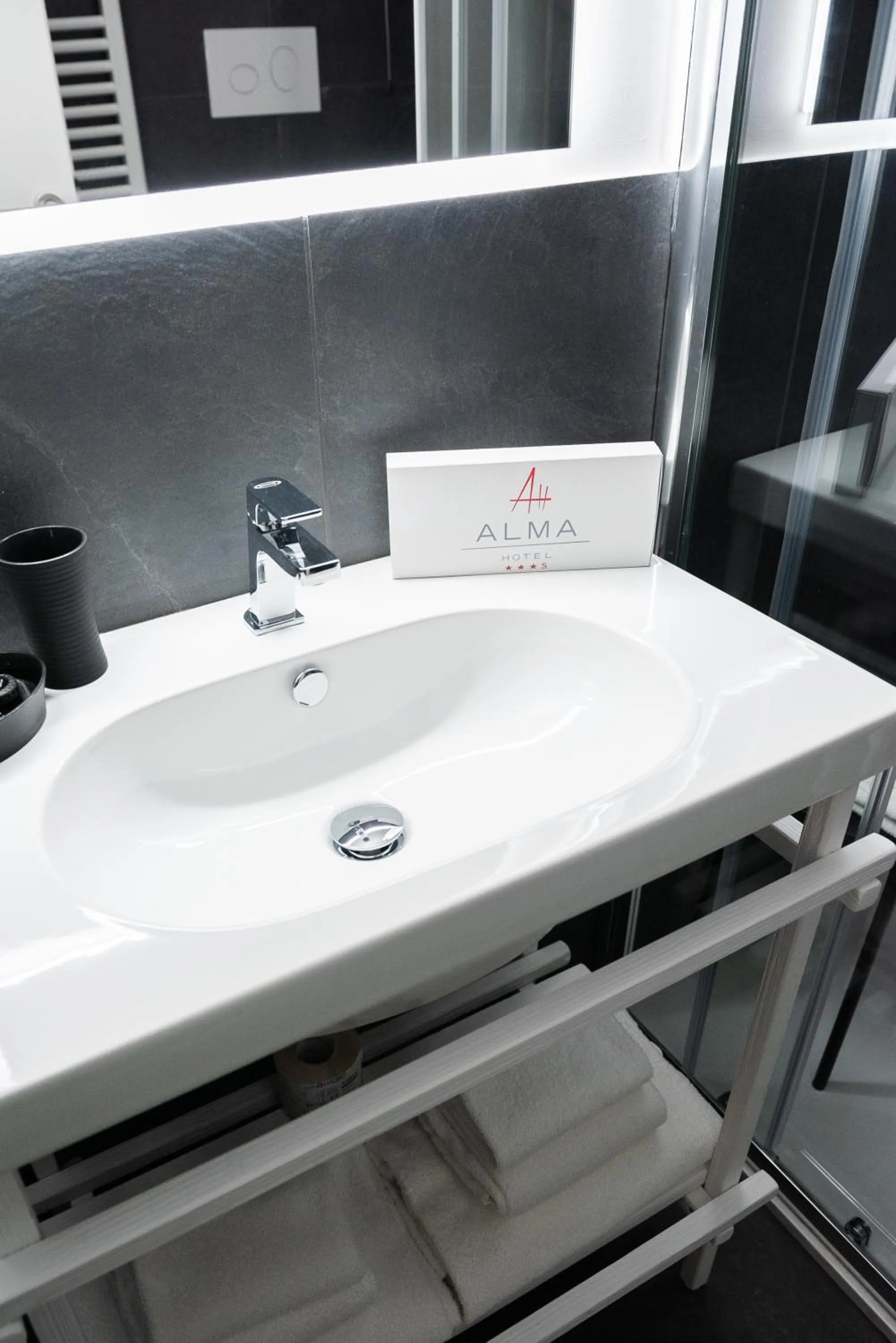 Bathroom in Alma Hotel