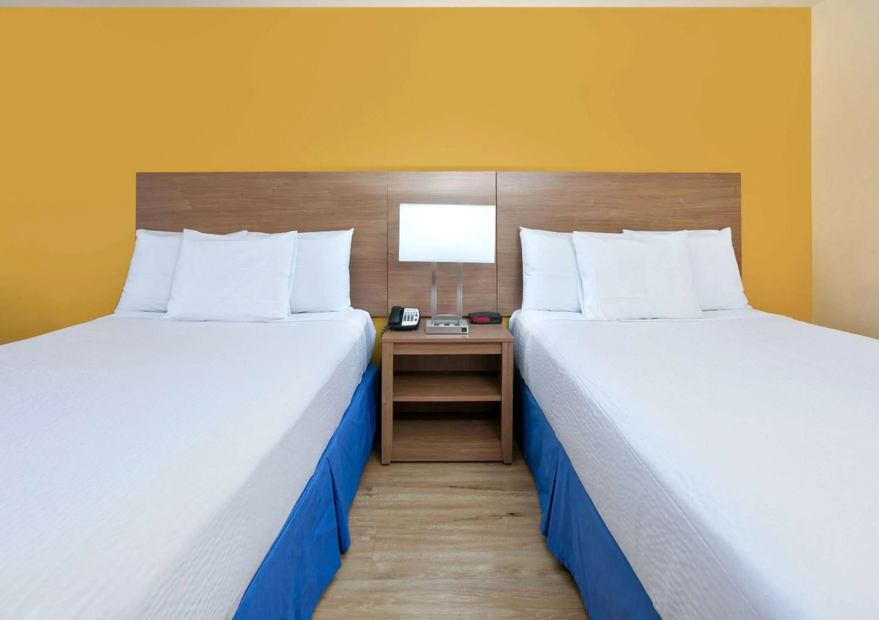 Photo of the whole room, Bed in Days Inn by Wyndham Batesville Photo of the whole room, Bed in Days Inn by Wyndham Batesville