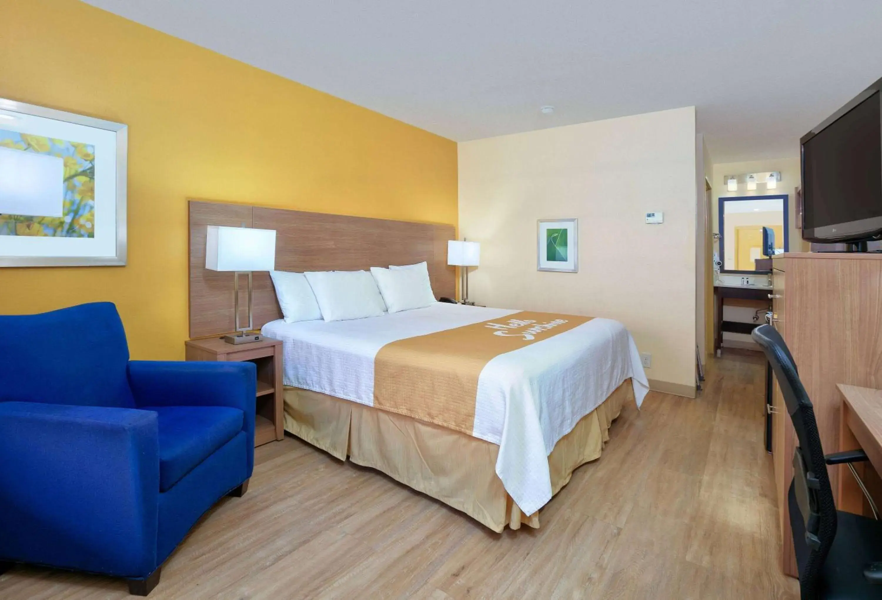 Photo of the whole room, Bed in Days Inn by Wyndham Batesville Photo of the whole room, Bed in Days Inn by Wyndham Batesville